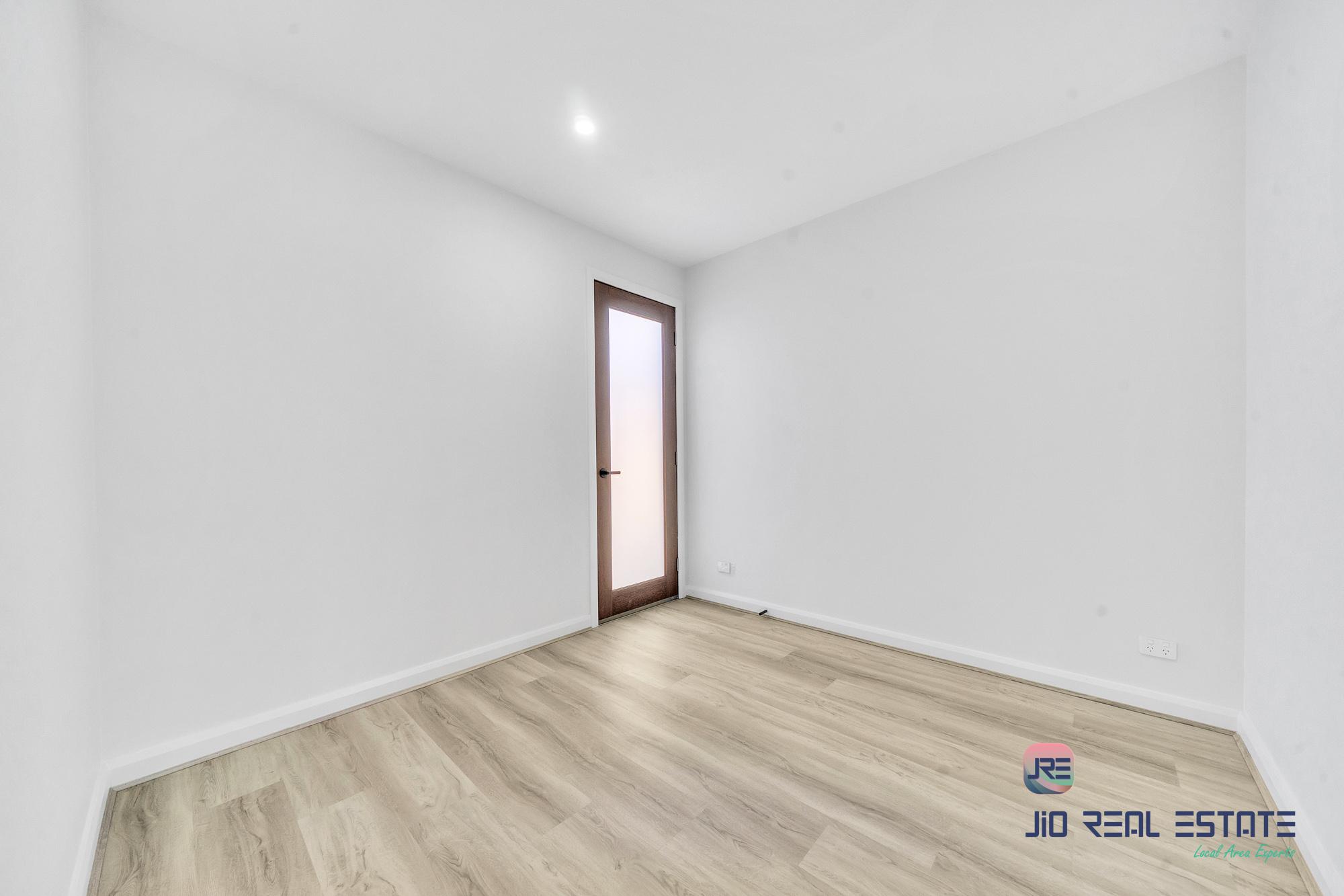 17 Peatland Road, Fraser Rise VIC