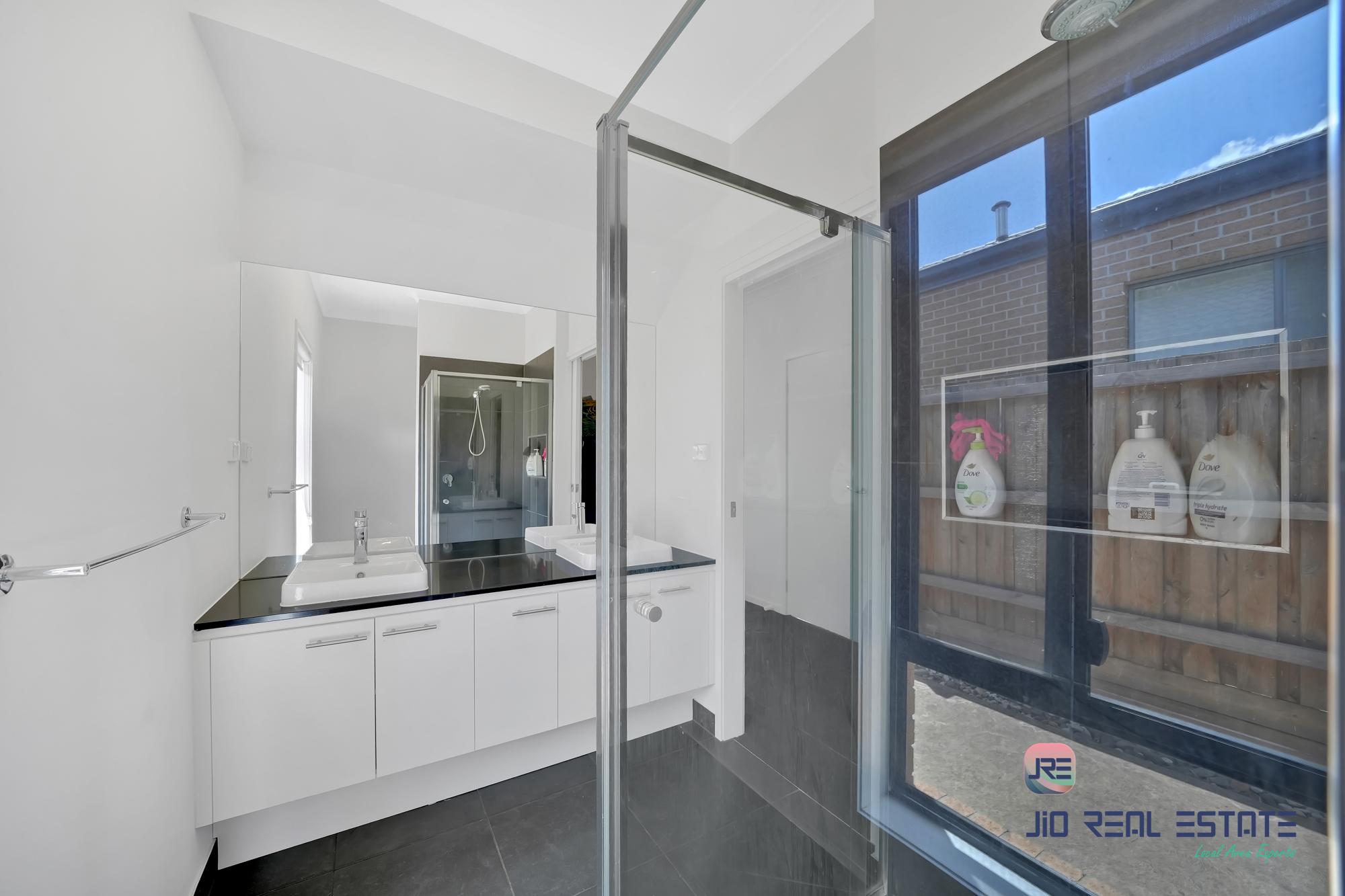 54 Albert Drive, Melton South VIC