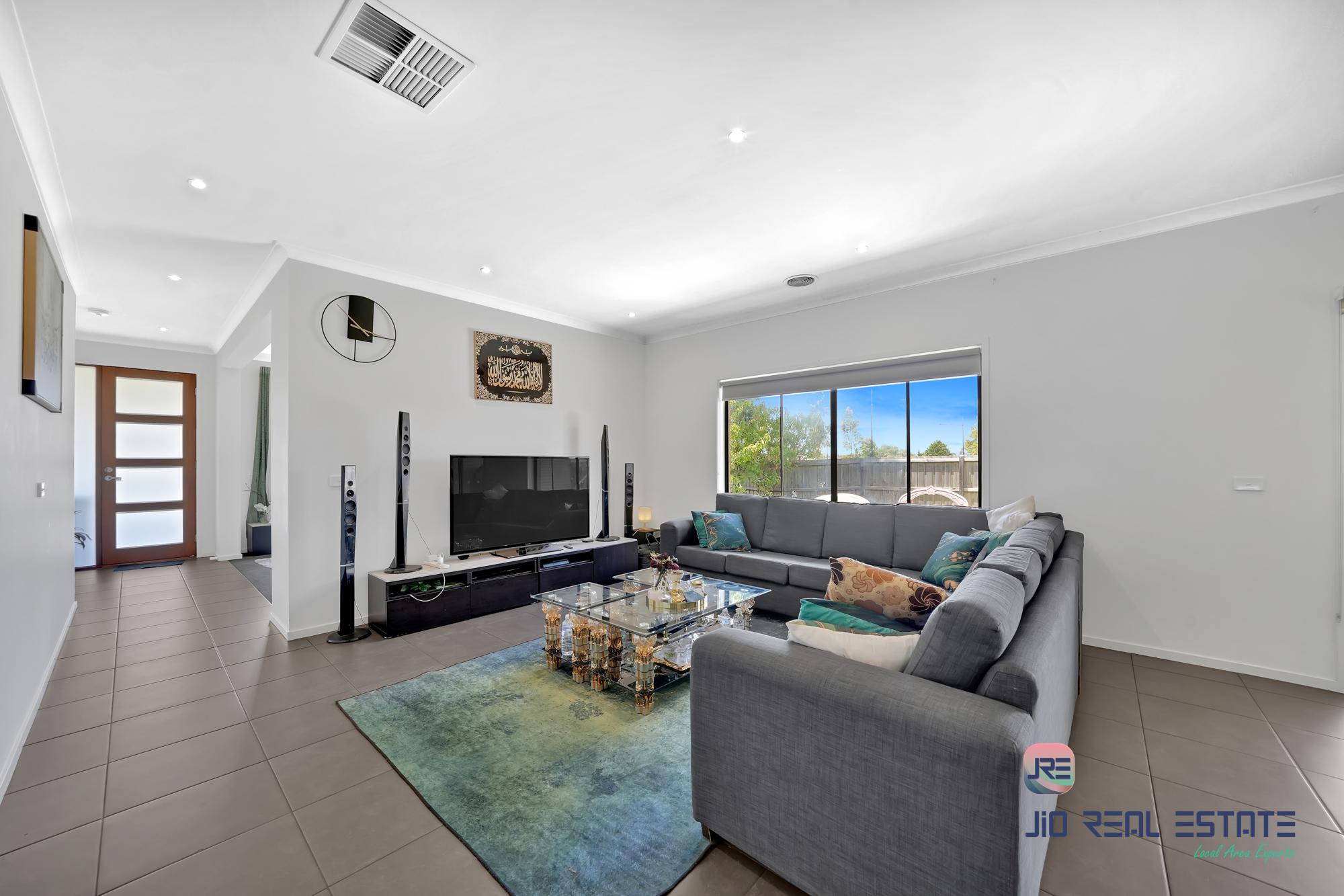 54 Albert Drive, Melton South VIC