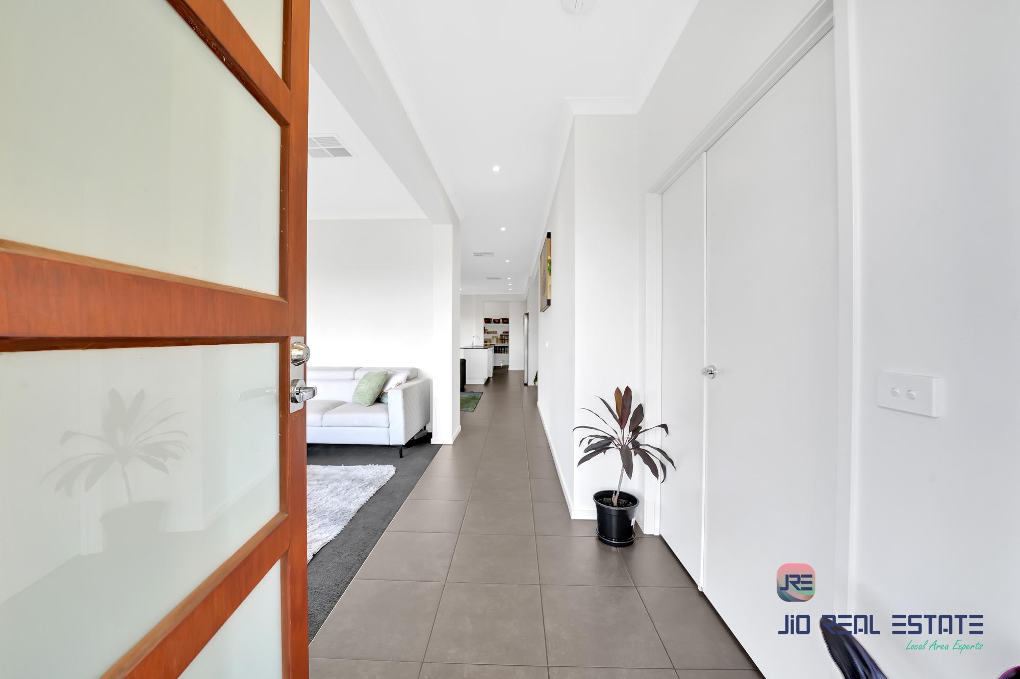 54 Albert Drive, Melton South VIC