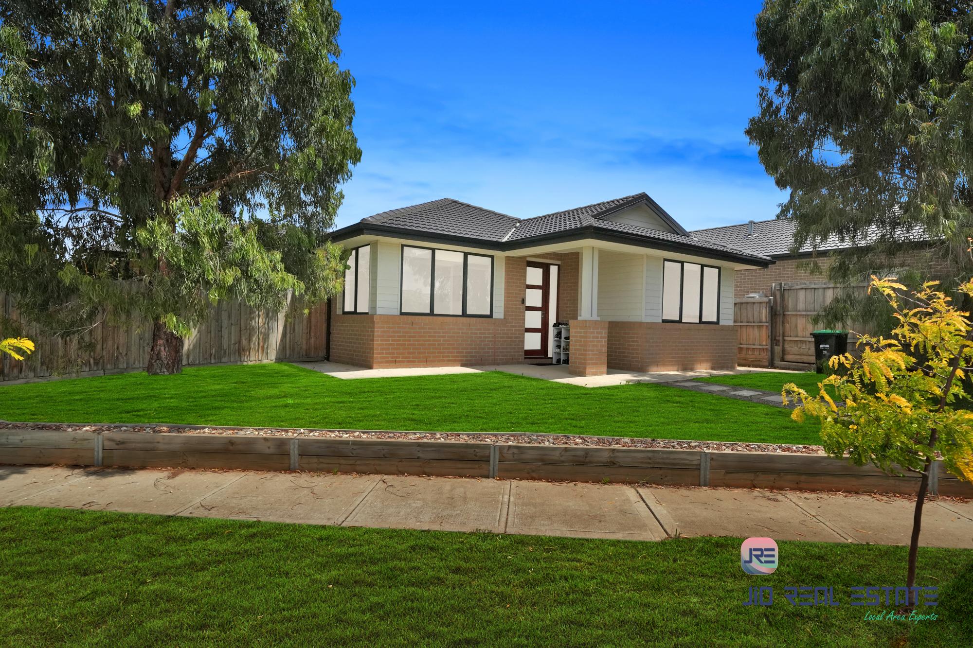 54 Albert Drive, Melton South VIC