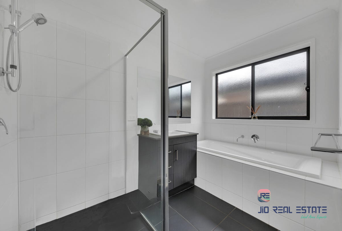 12 Ambervue Drive, Cobblebank VIC