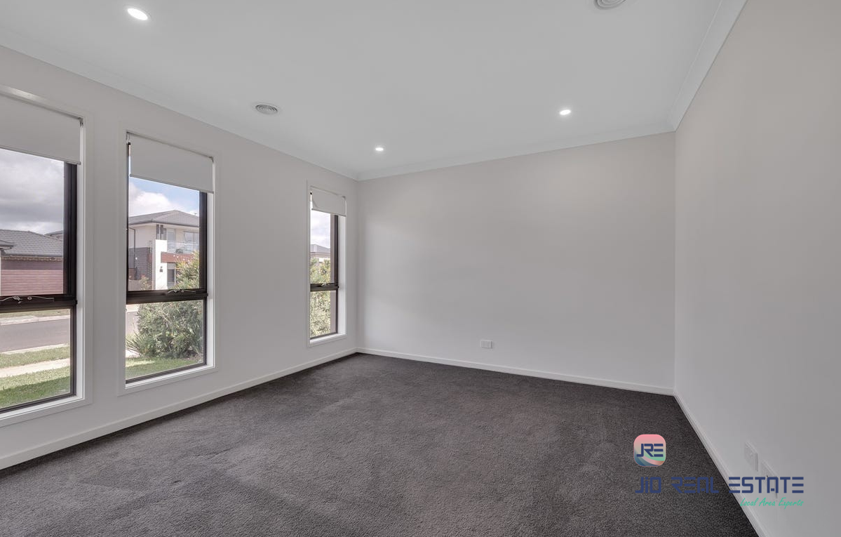 12 Ambervue Drive, Cobblebank VIC