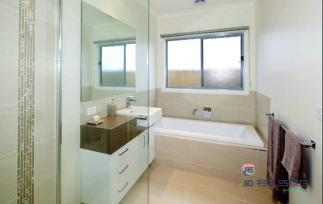 12 Ambervue Drive, Cobblebank VIC