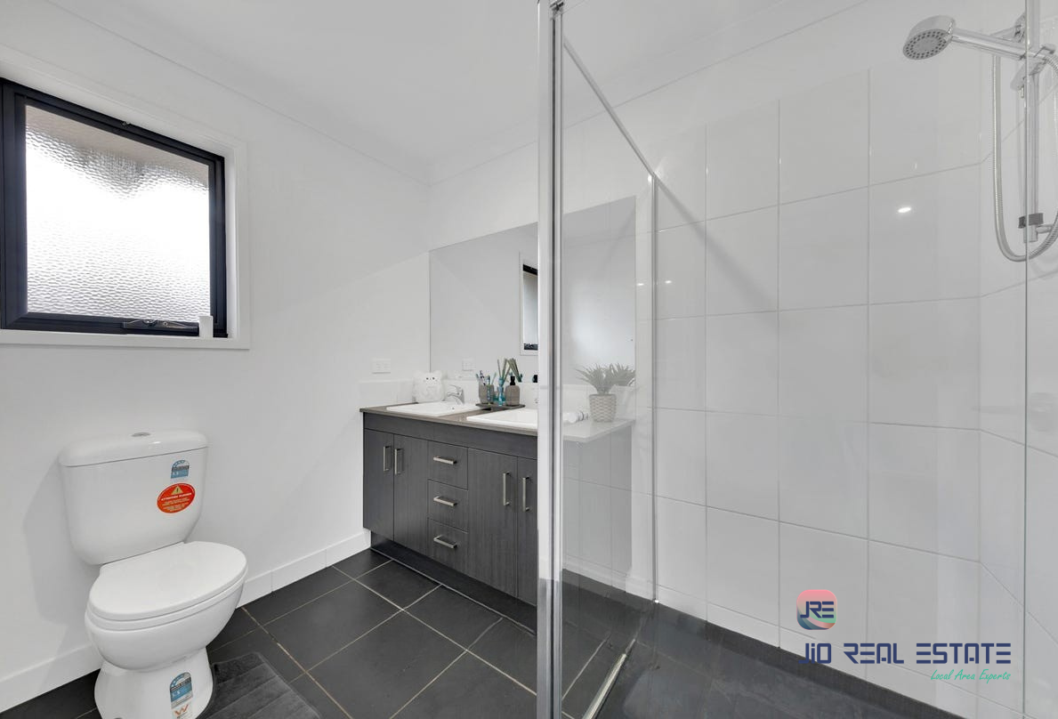 12 Ambervue Drive, Cobblebank VIC