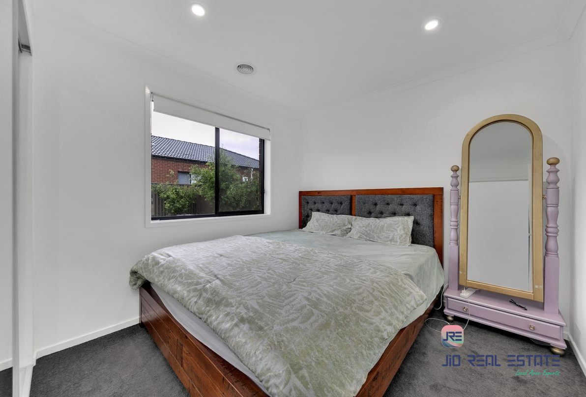 12 Ambervue Drive, Cobblebank VIC