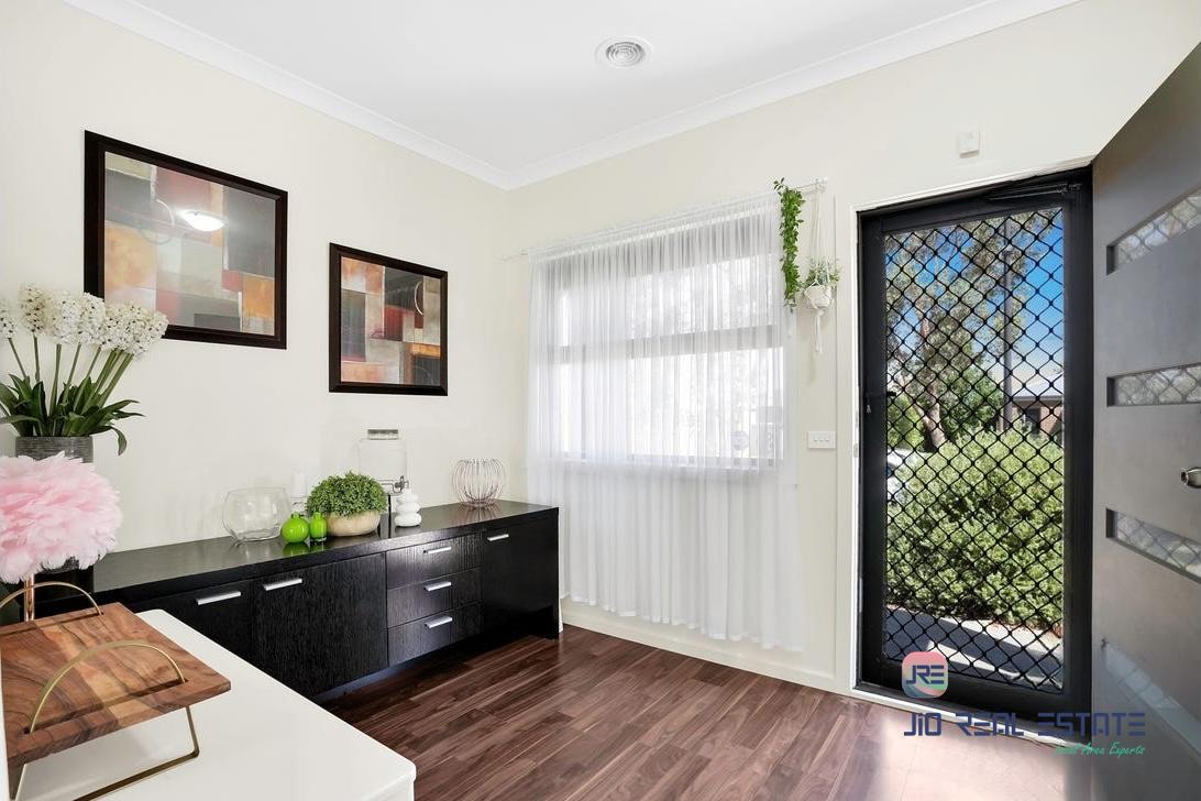 8 Embleton Chase, Weir Views VIC