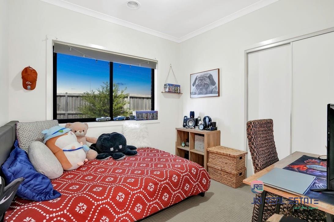 8 Embleton Chase, Weir Views VIC