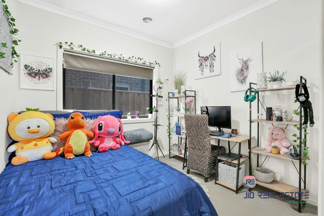 8 Embleton Chase, Weir Views VIC