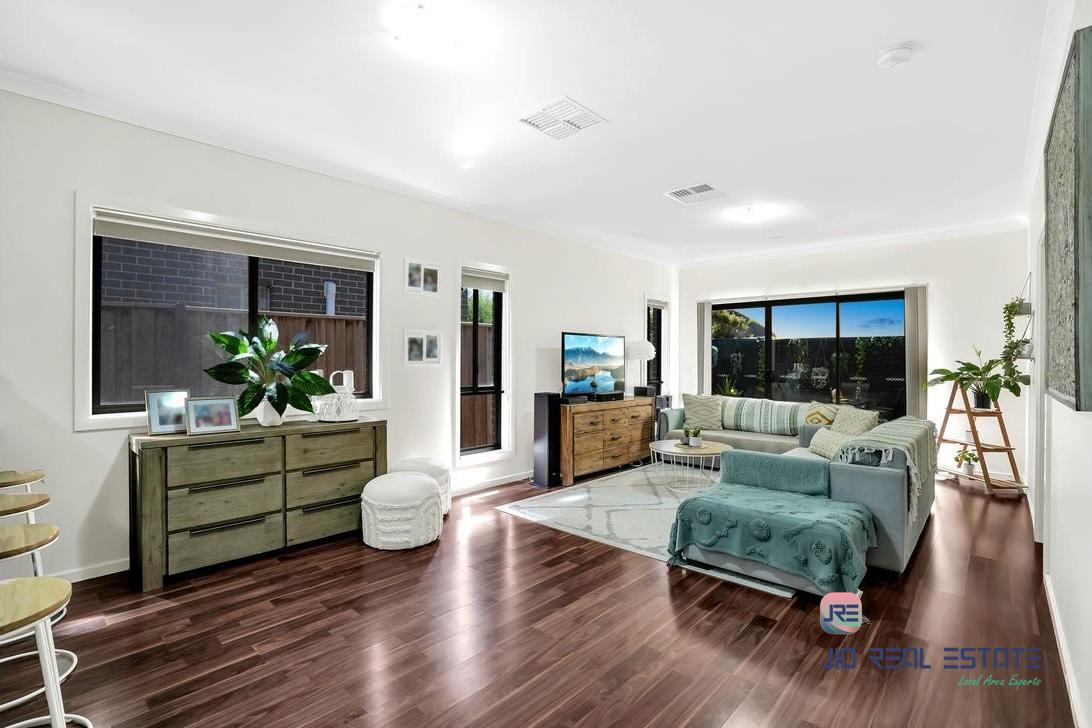 8 Embleton Chase, Weir Views VIC