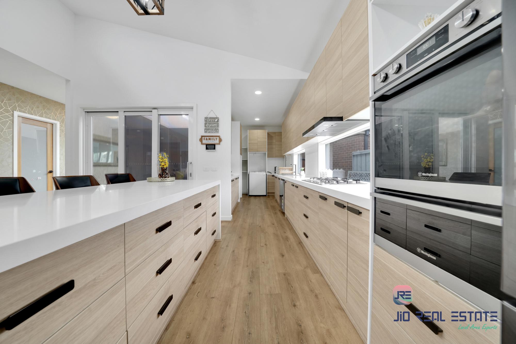 13 Longshanks Street, Thornhill Park VIC