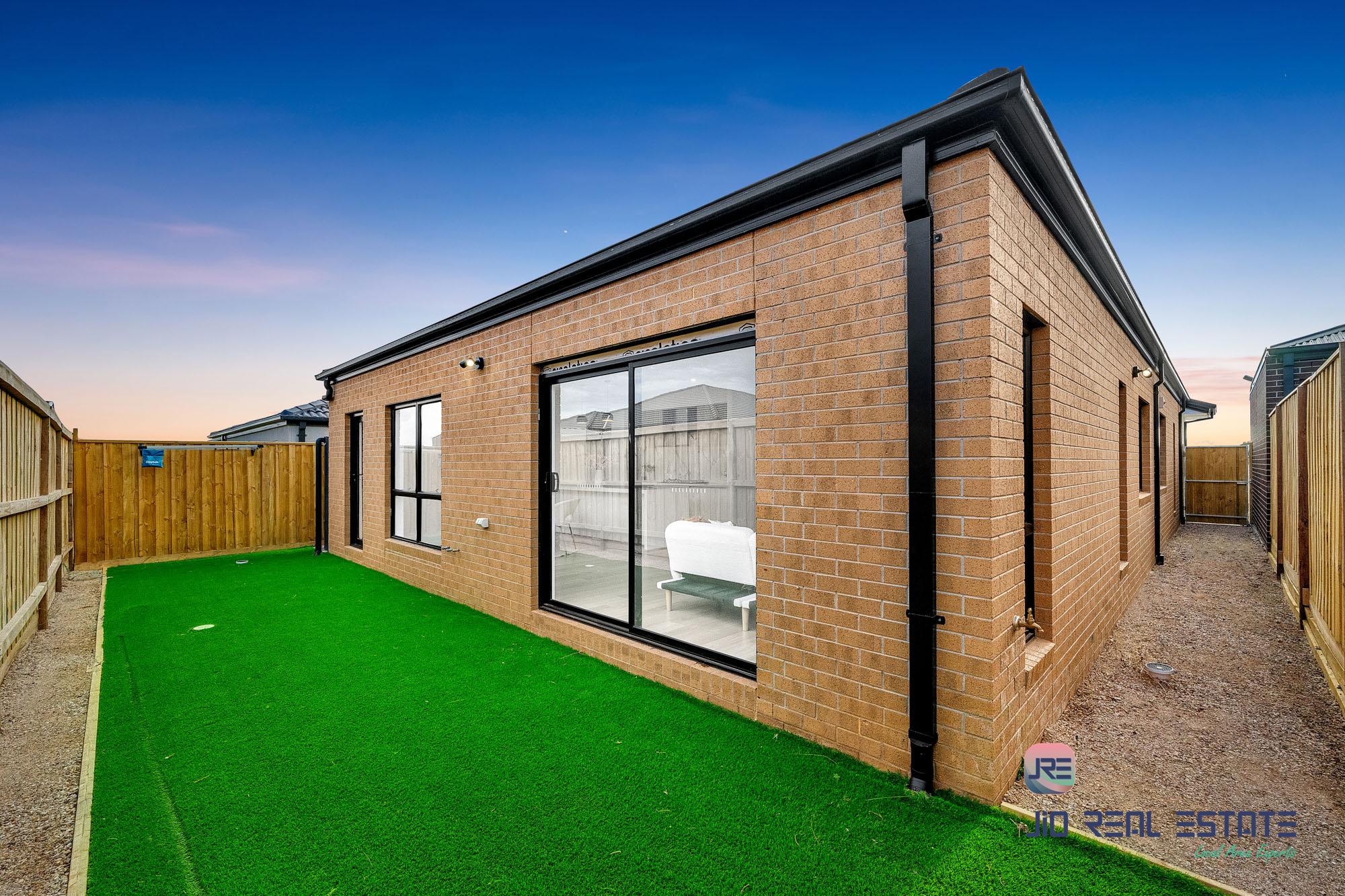 41 Whitby Circuit, Fraser Rise VIC