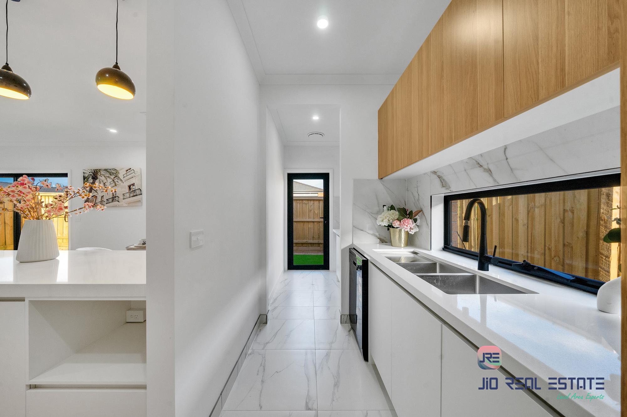 41 Whitby Circuit, Fraser Rise VIC