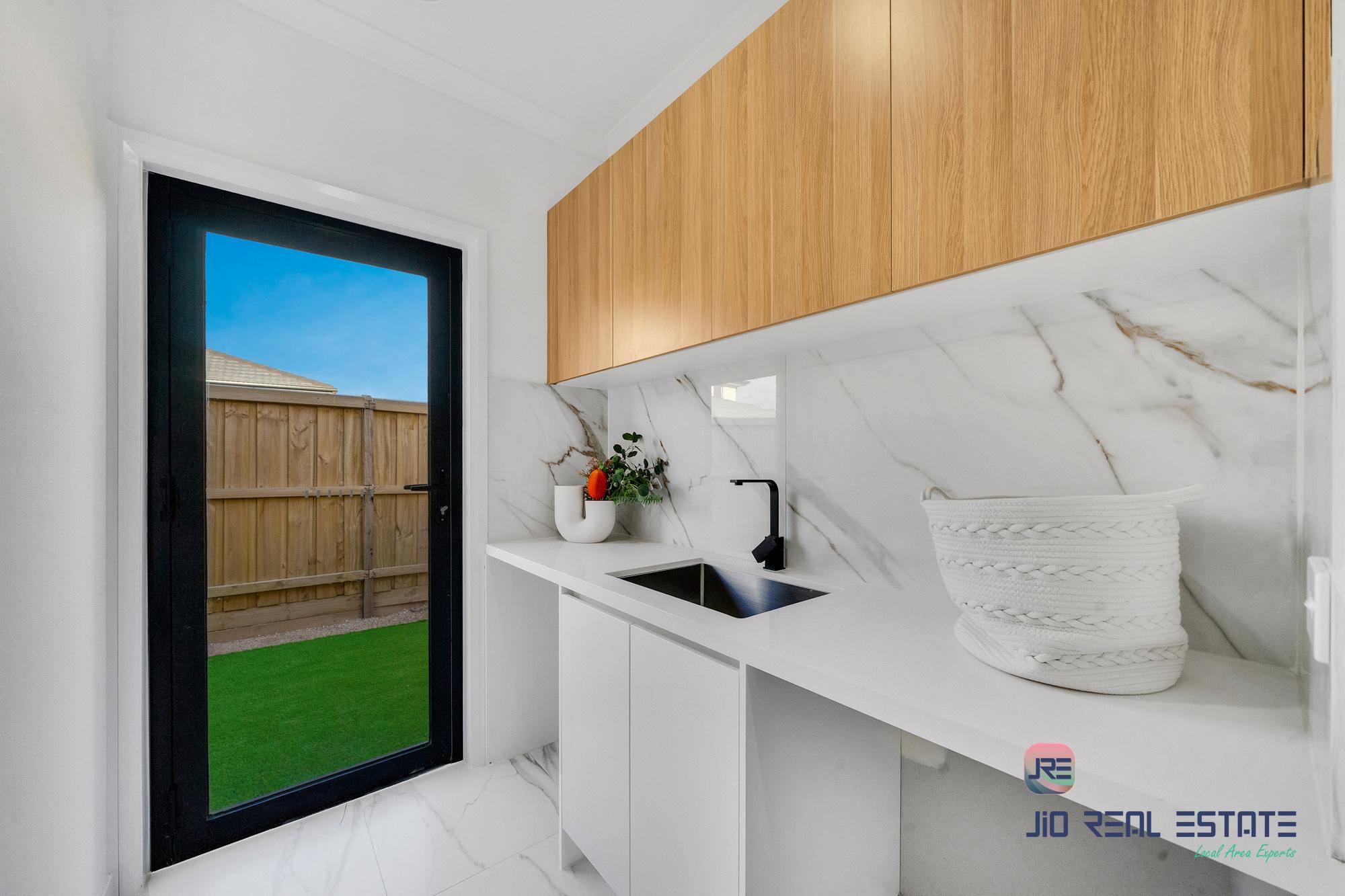 41 Whitby Circuit, Fraser Rise VIC