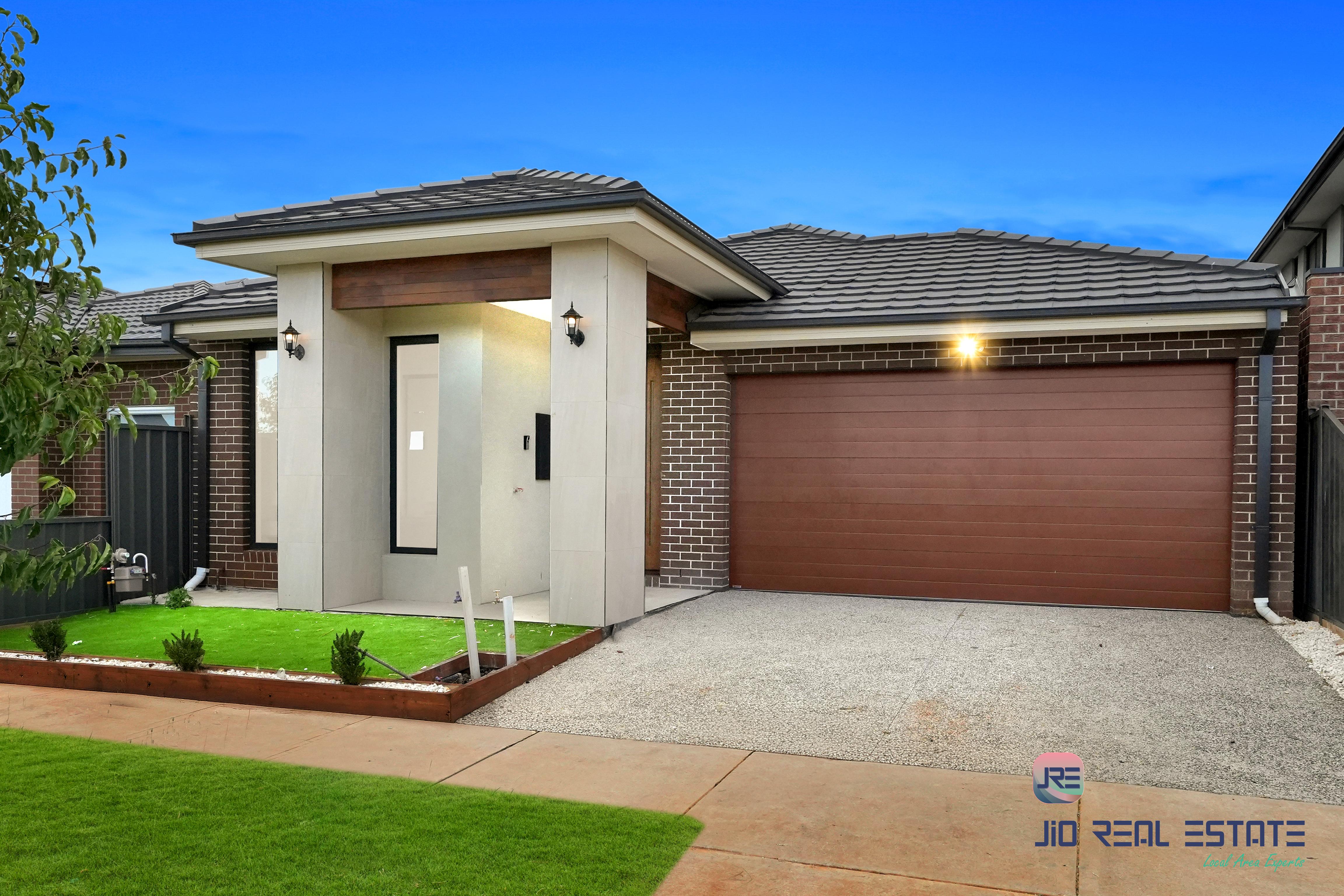 18 Castlecrag Way, Strathtulloh VIC