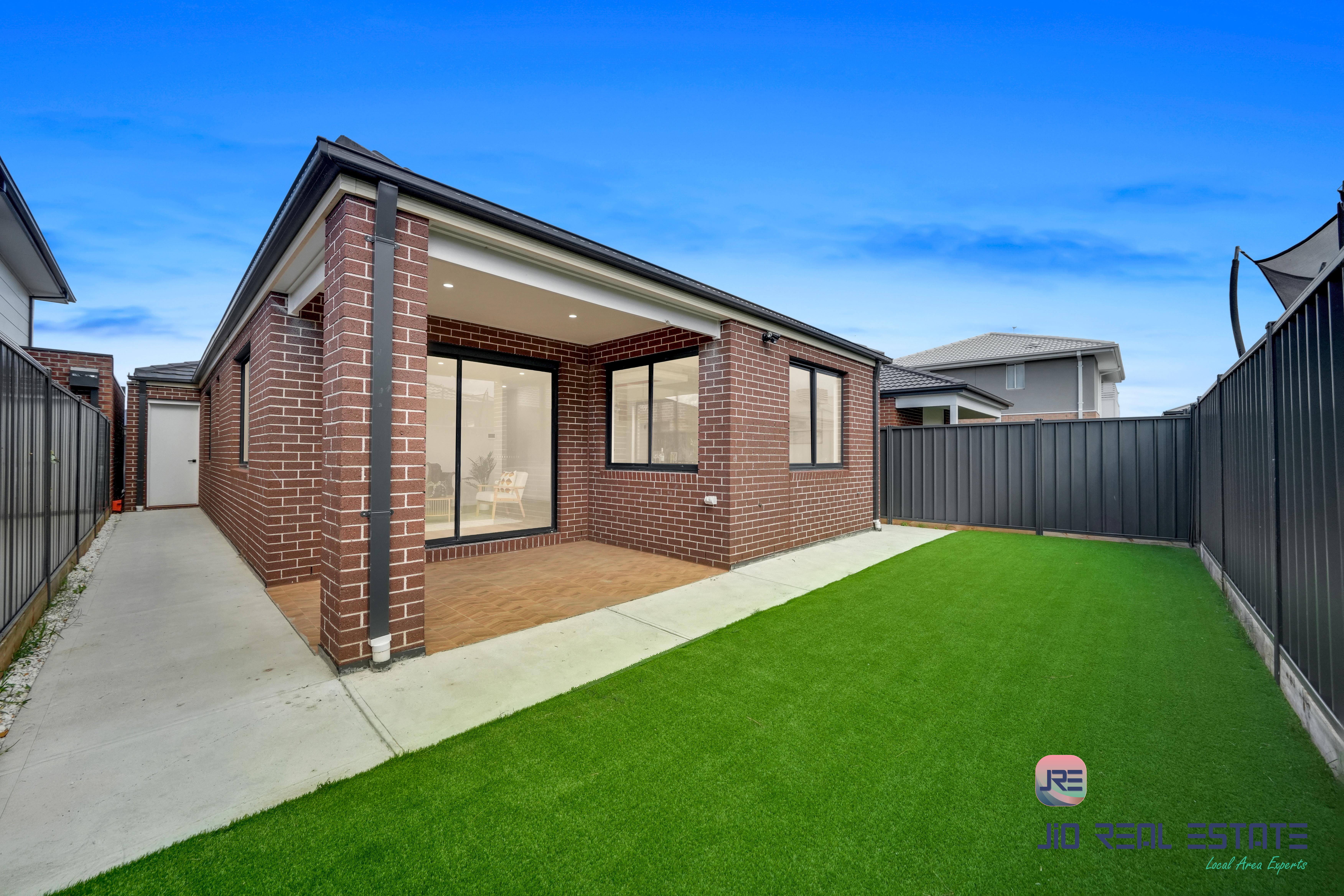 18 Castlecrag Way, Strathtulloh VIC