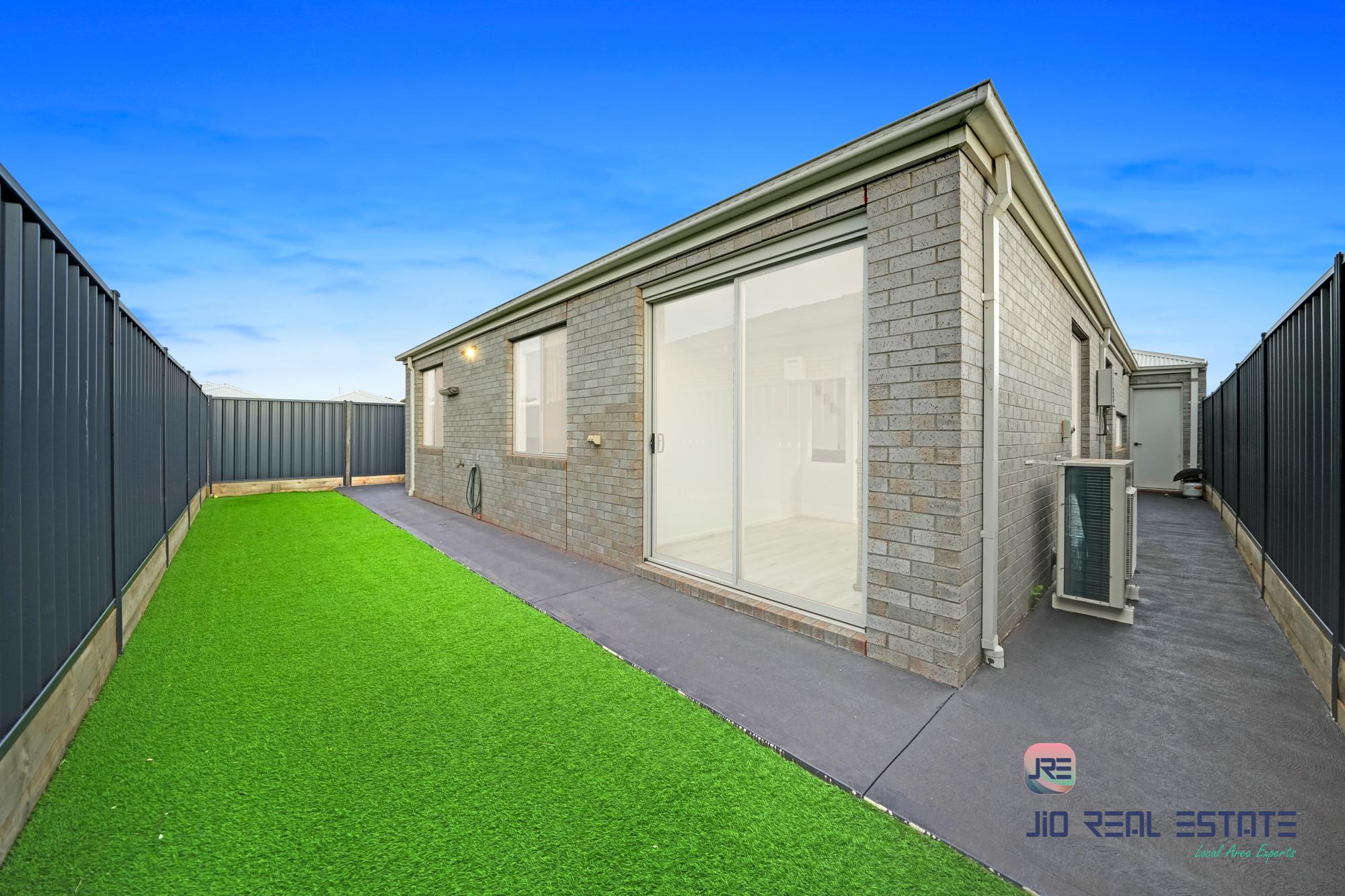 44 Embelton Chase, Weir Views VIC