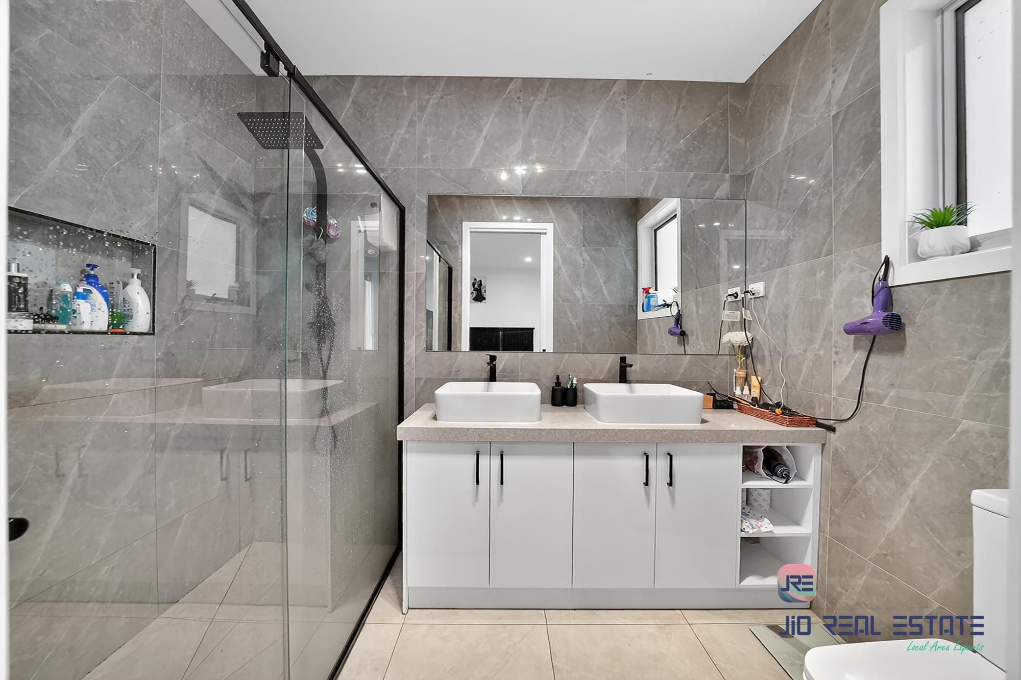 44 Embelton Chase, Weir Views VIC