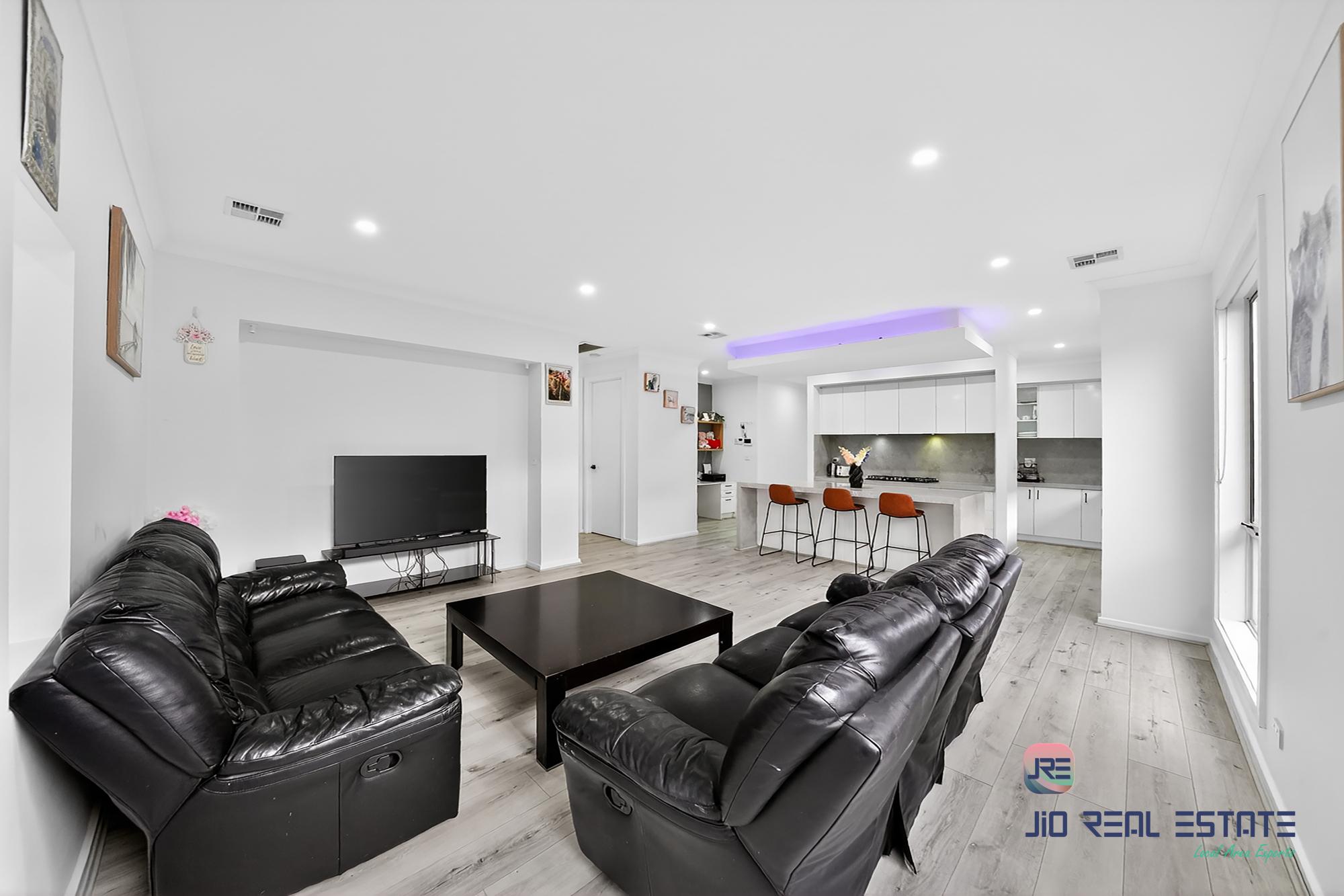 44 Embelton Chase, Weir Views VIC