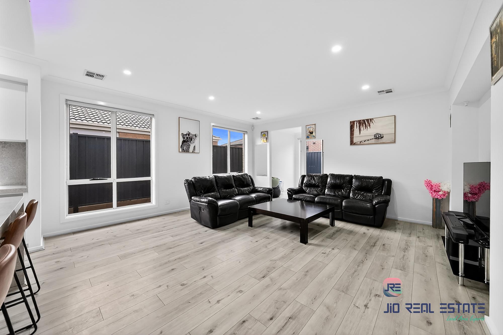 44 Embelton Chase, Weir Views VIC