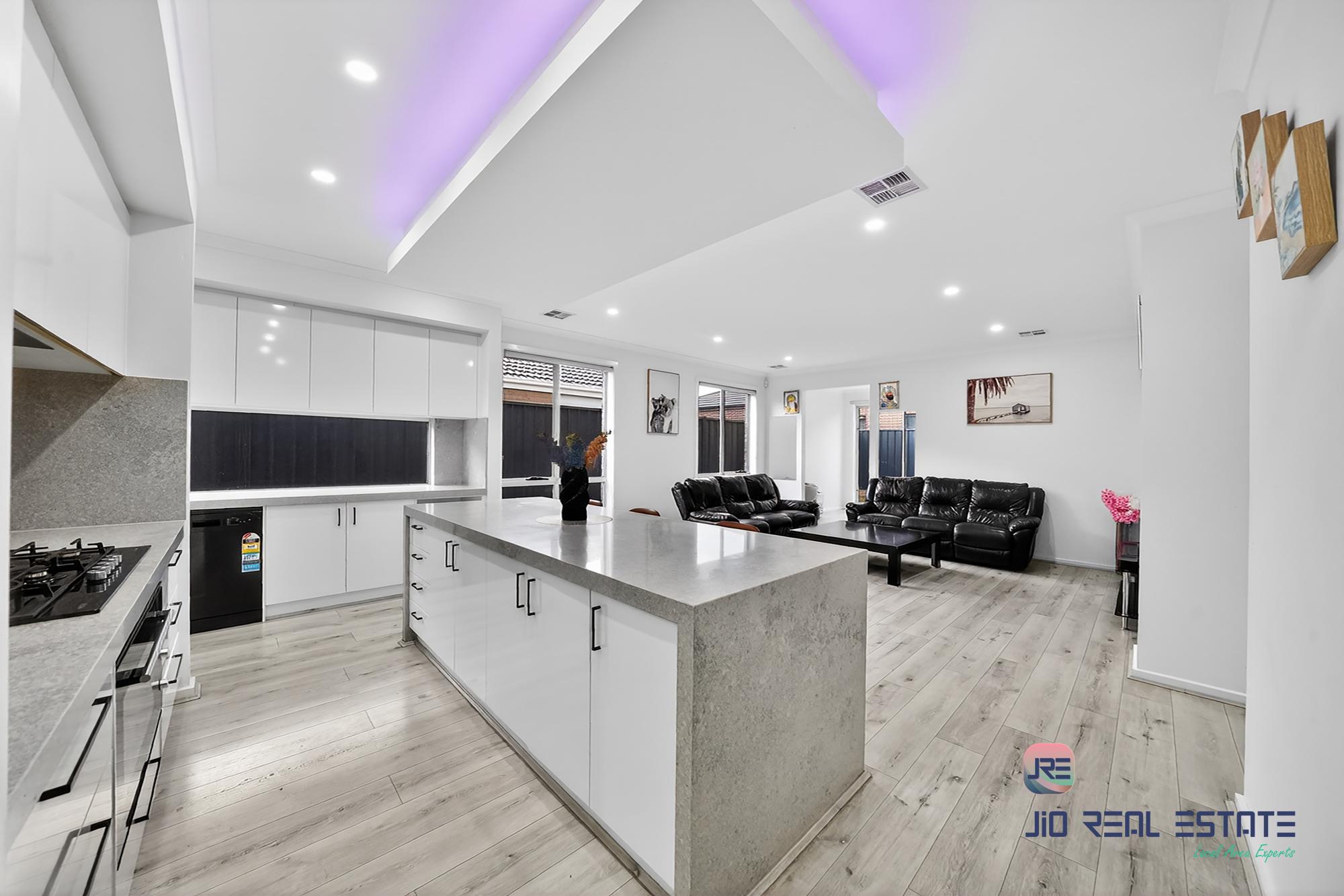 44 Embelton Chase, Weir Views VIC