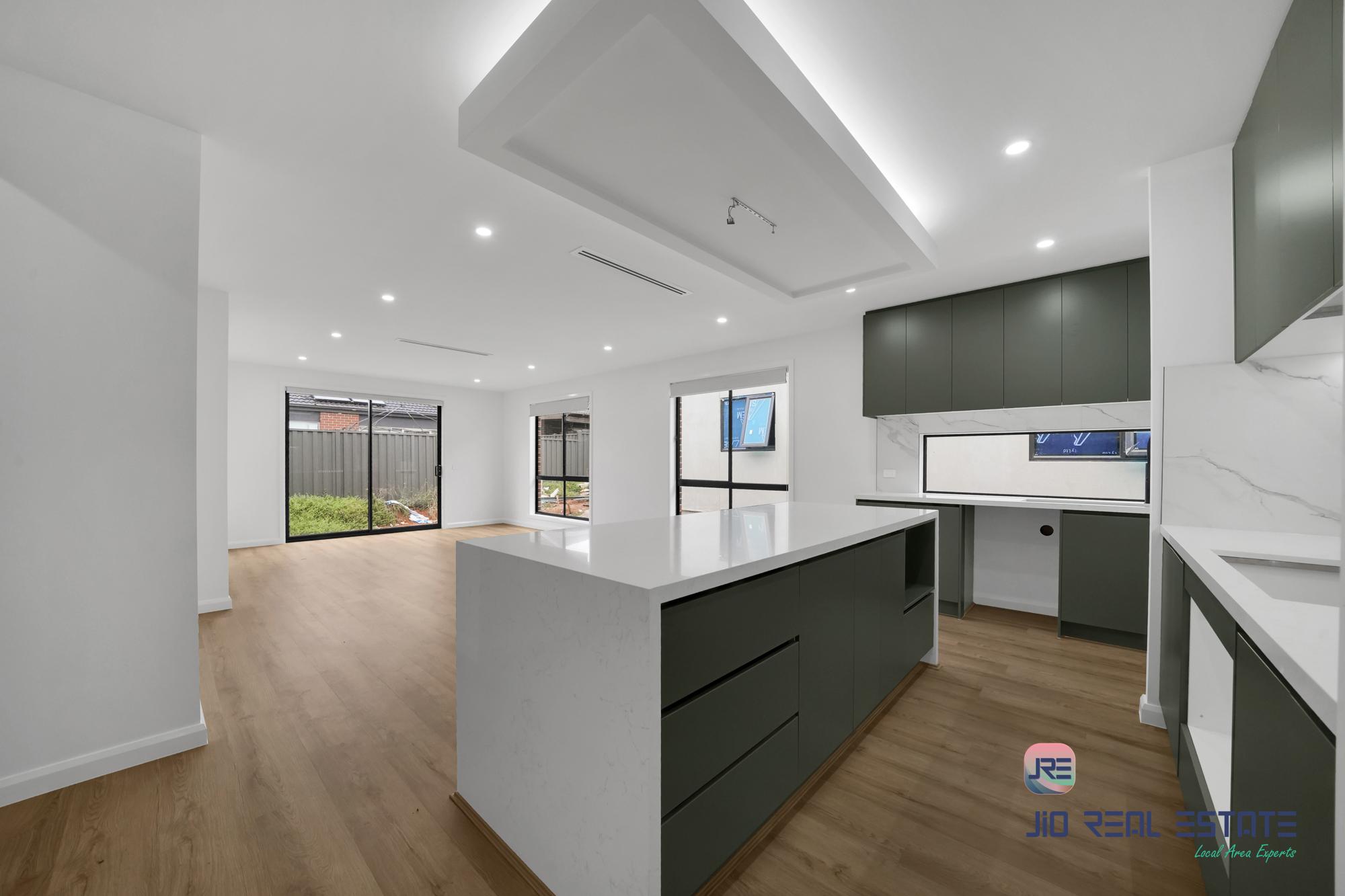 8 Heron Way, Melton South VIC