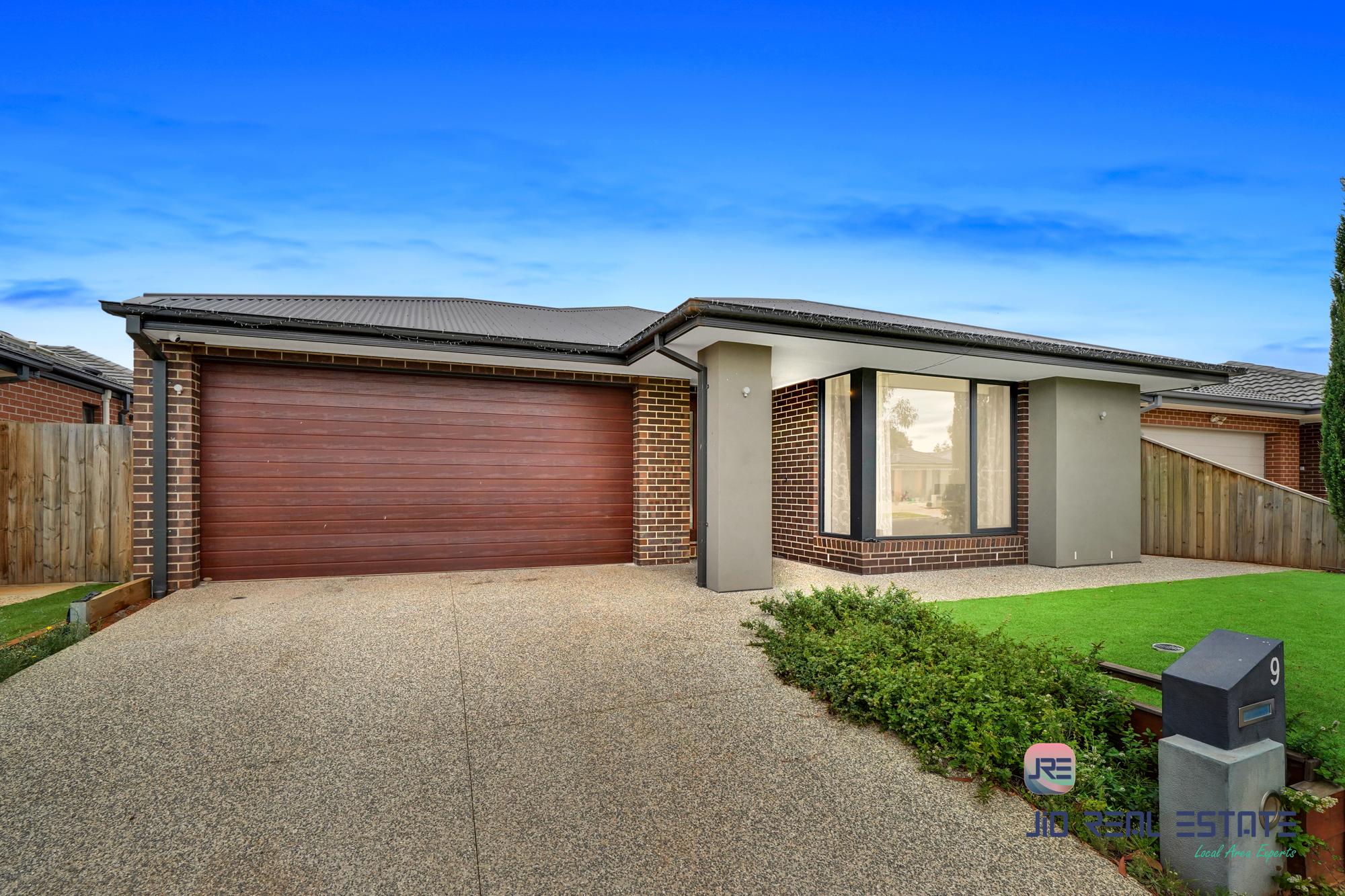 9 Aponte Avenue, Thornhill Park VIC