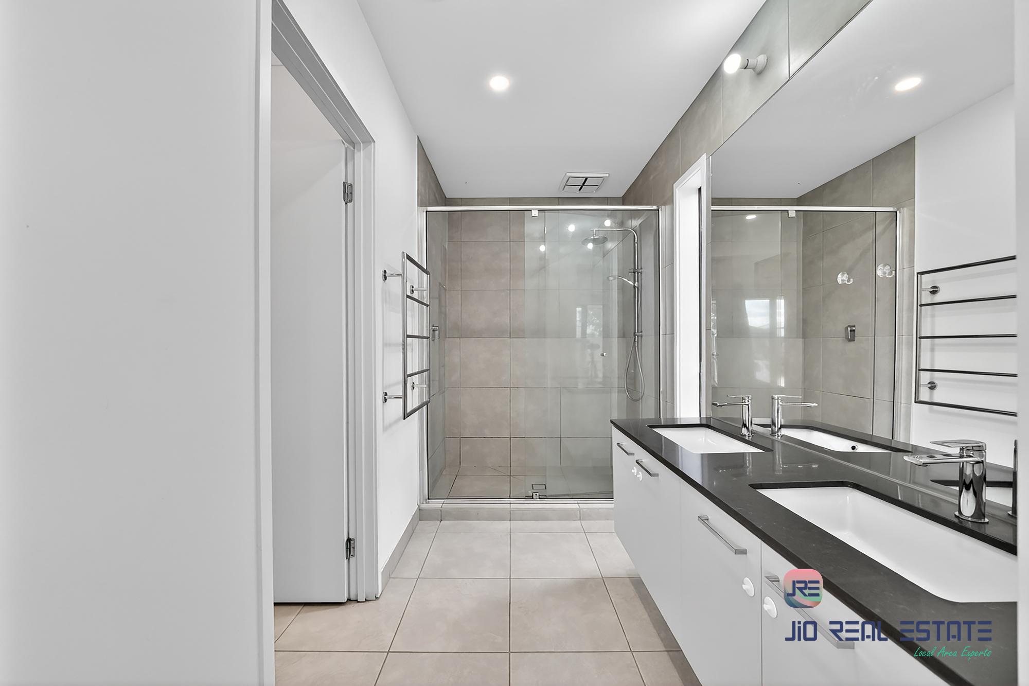 9 Aponte Avenue, Thornhill Park VIC