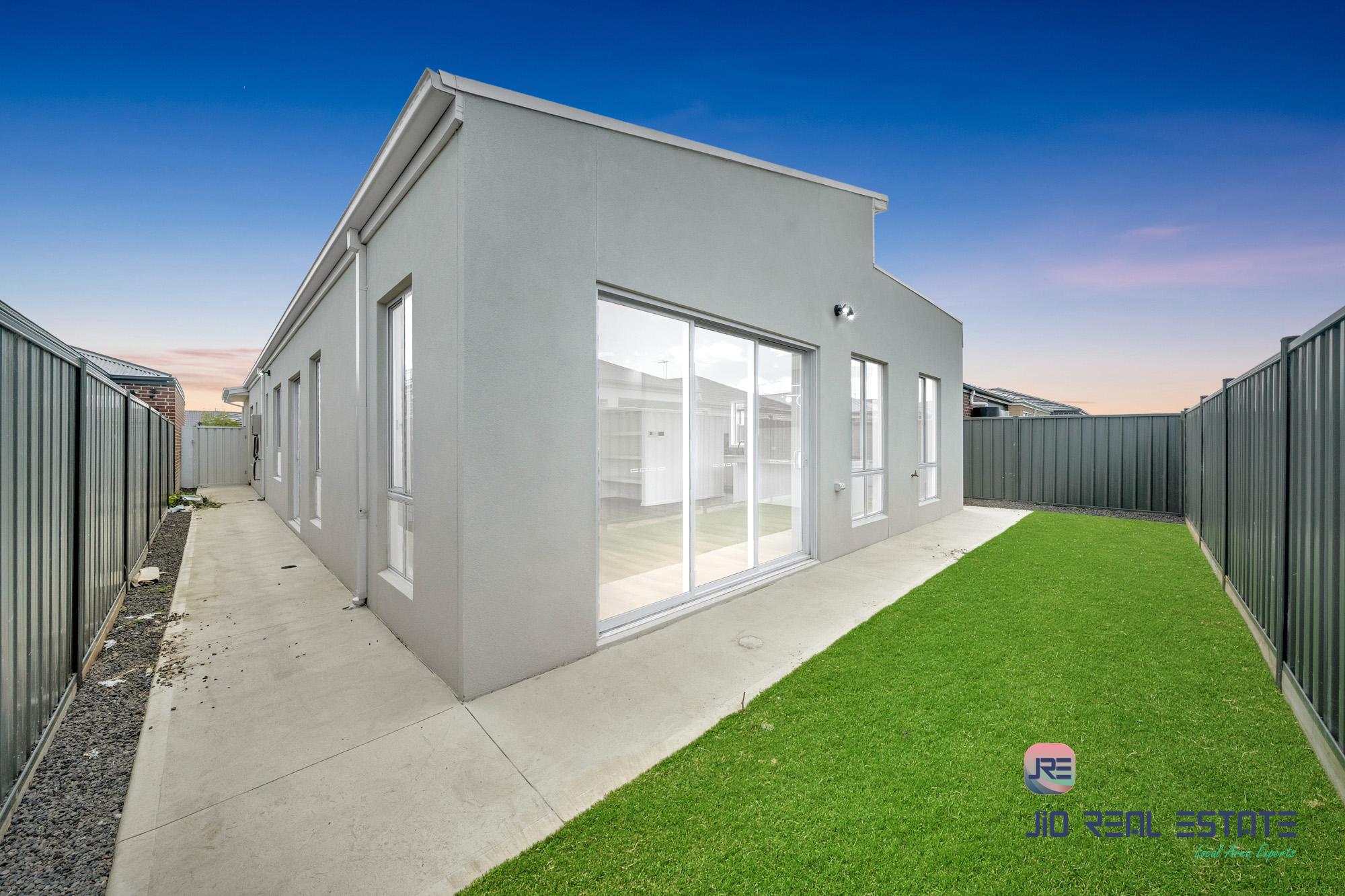 17 Ruff Way, Melton South VIC