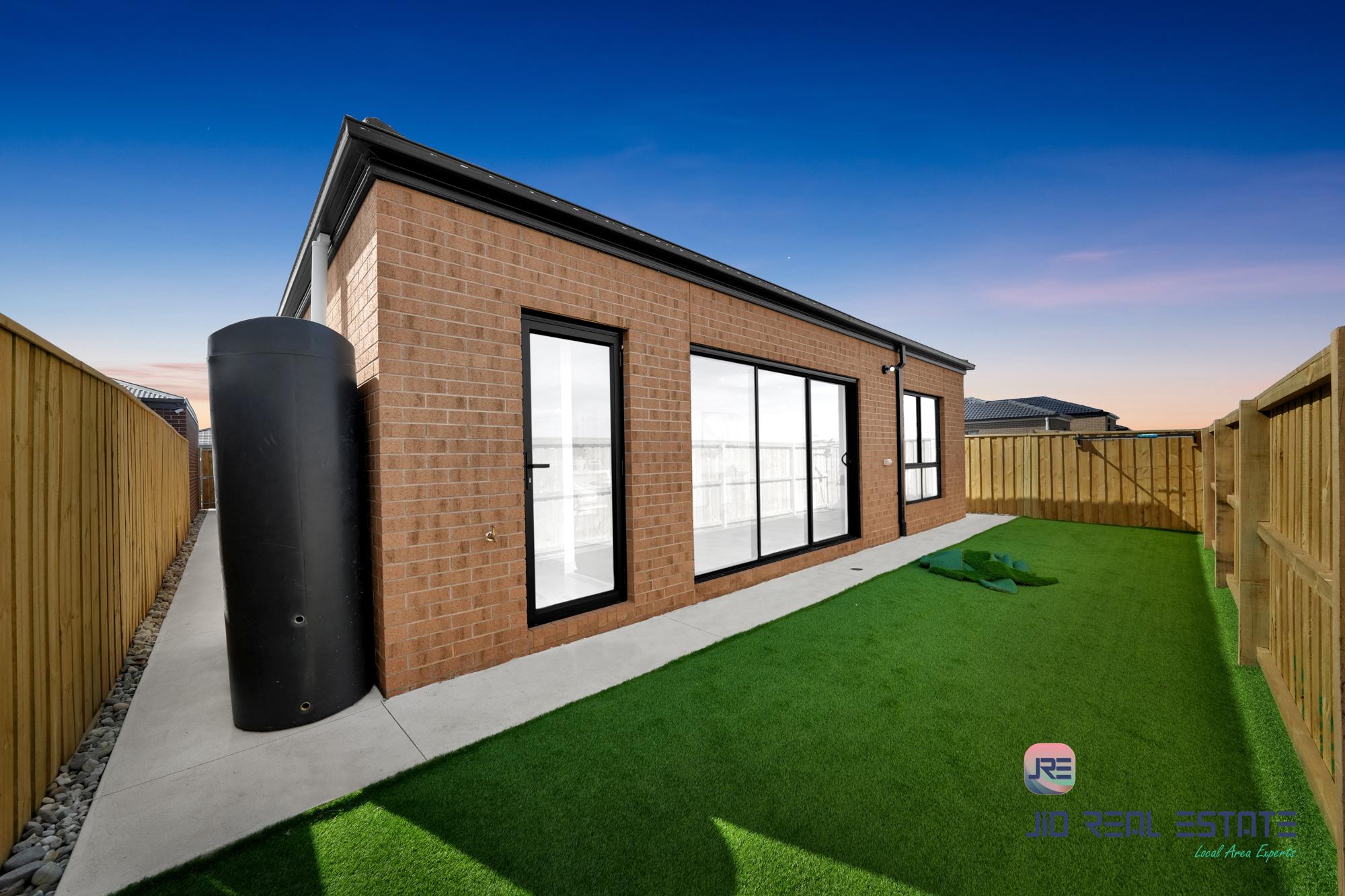 17 Falstaff Street, Fraser Rise VIC