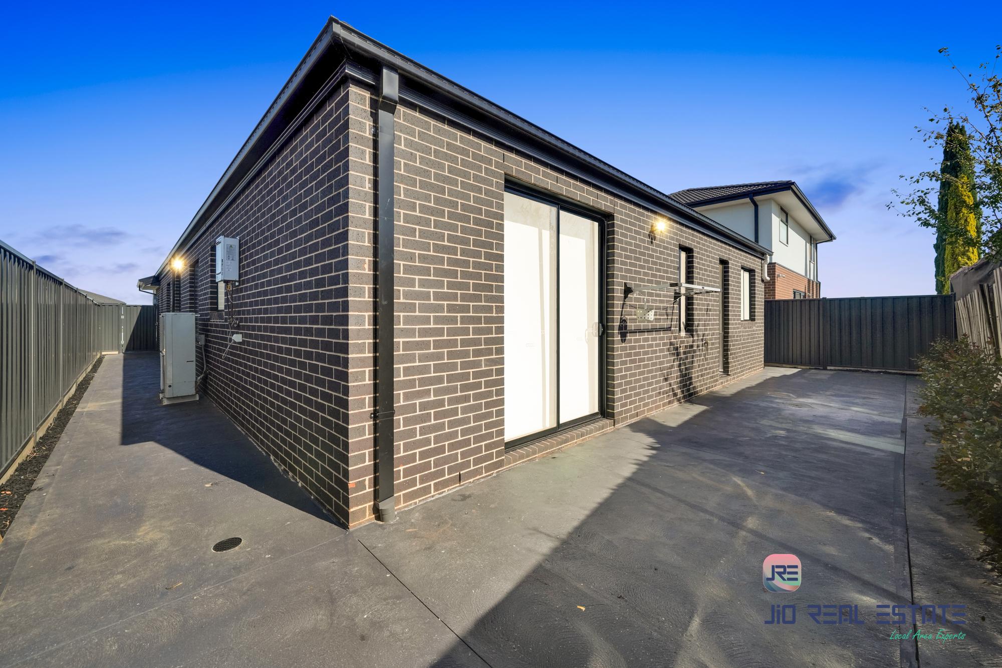 50 Hanover Circuit, Melton South VIC