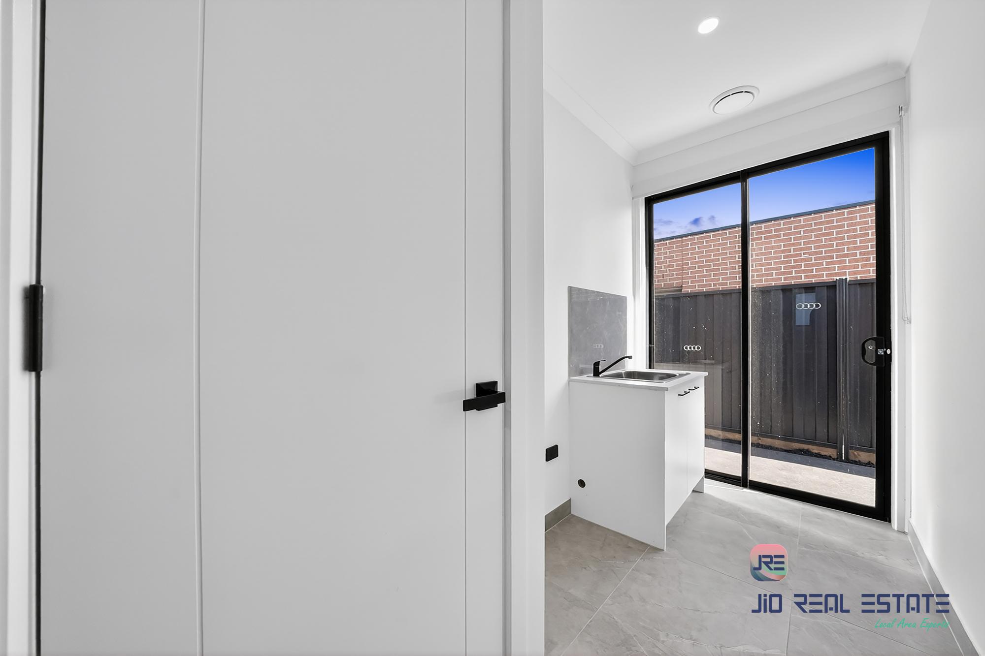 50 Hanover Circuit, Melton South VIC