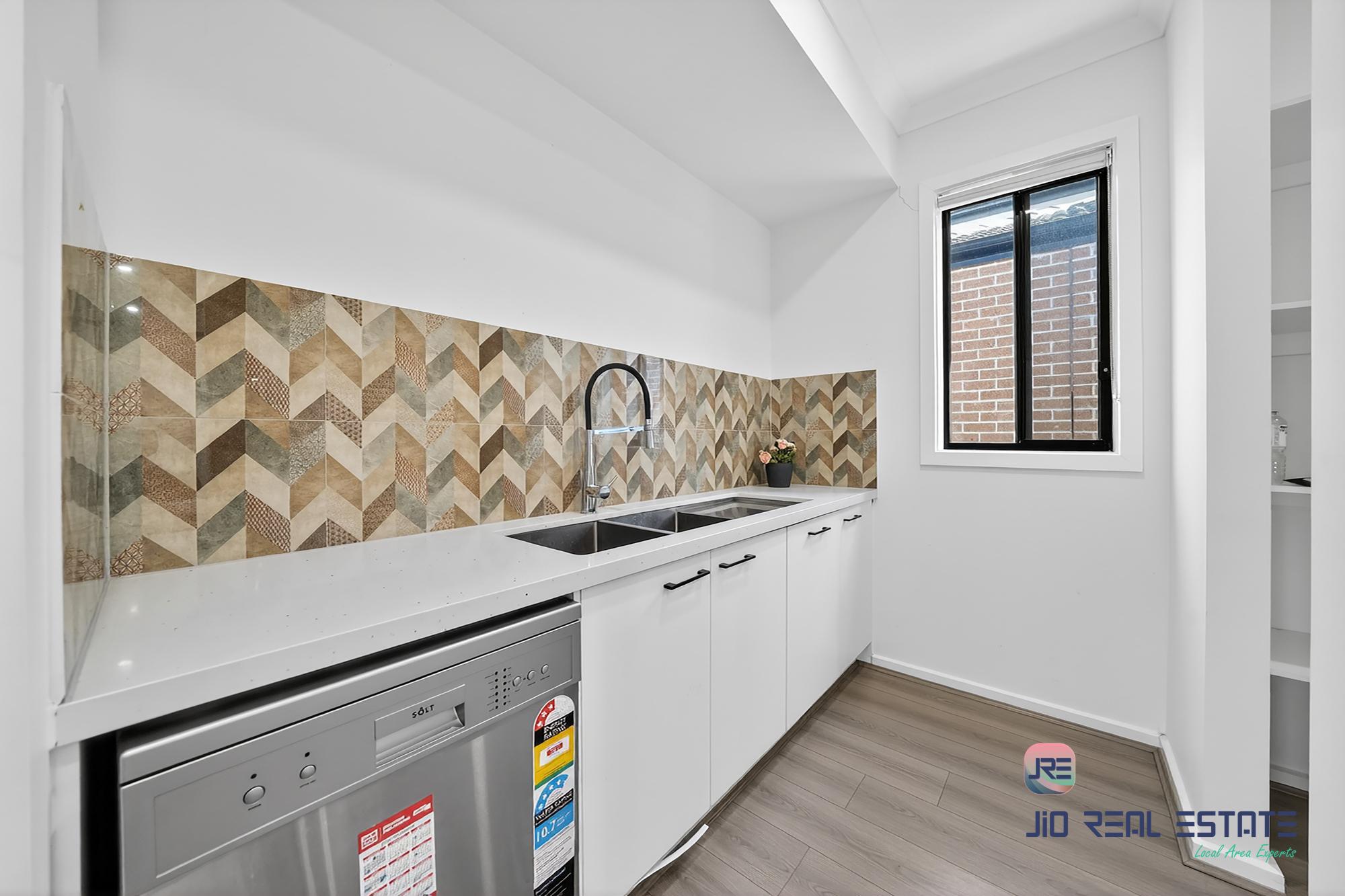 50 Hanover Circuit, Melton South VIC