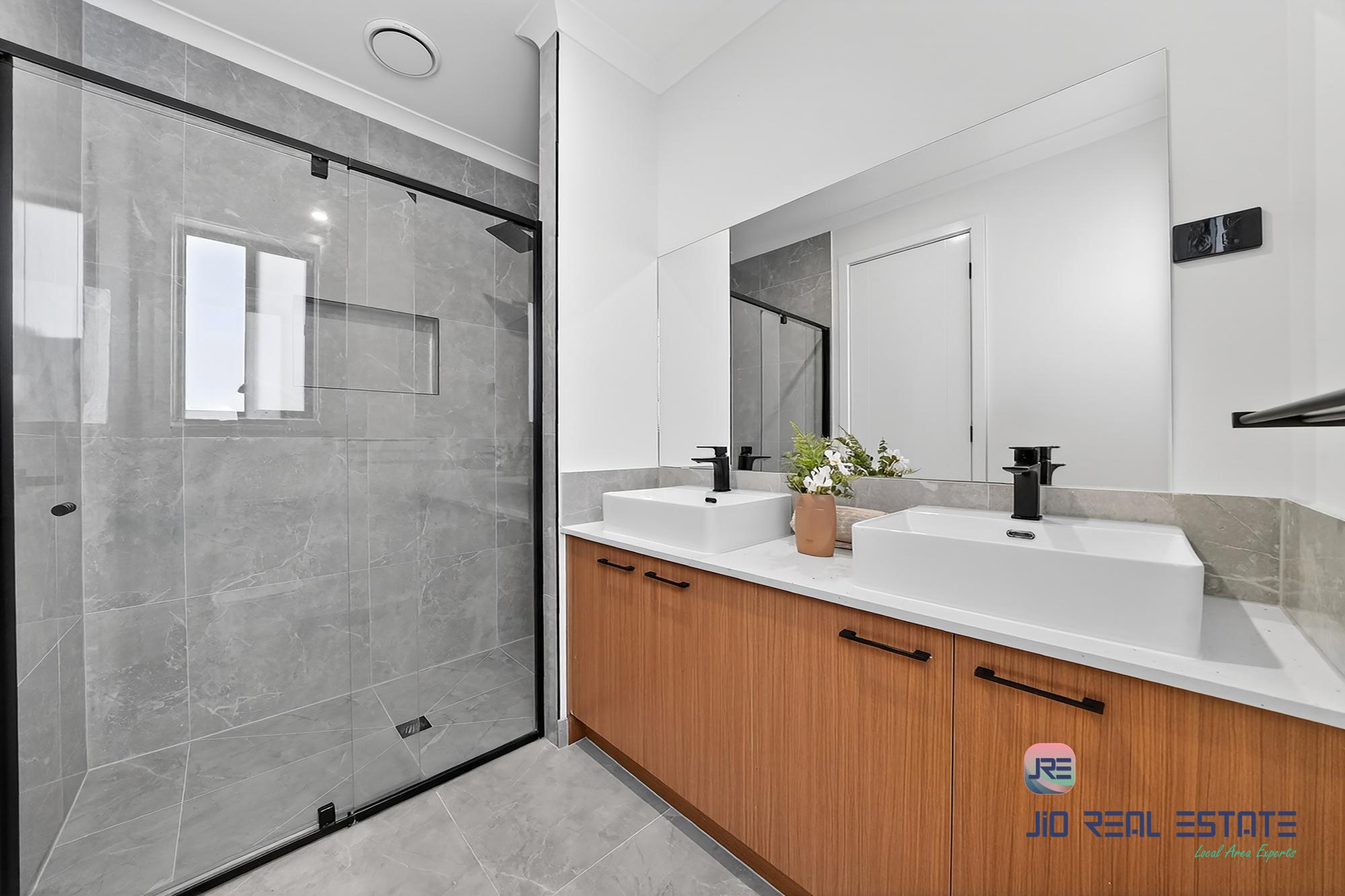 50 Hanover Circuit, Melton South VIC