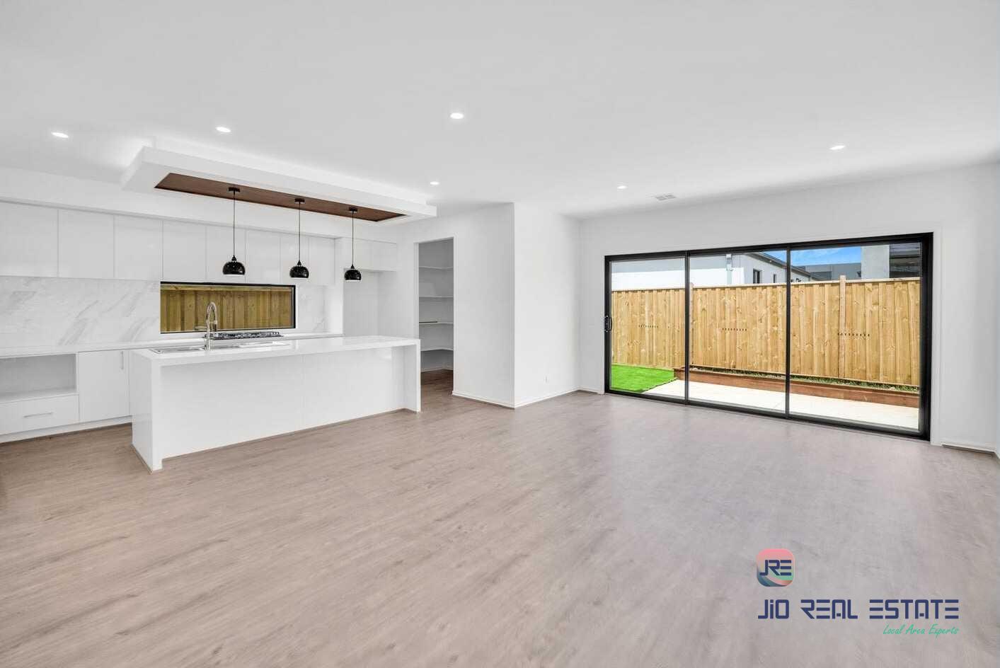 10 Montestella Street, Deanside VIC