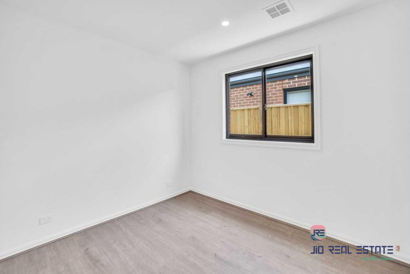 10 Montestella Street, Deanside VIC