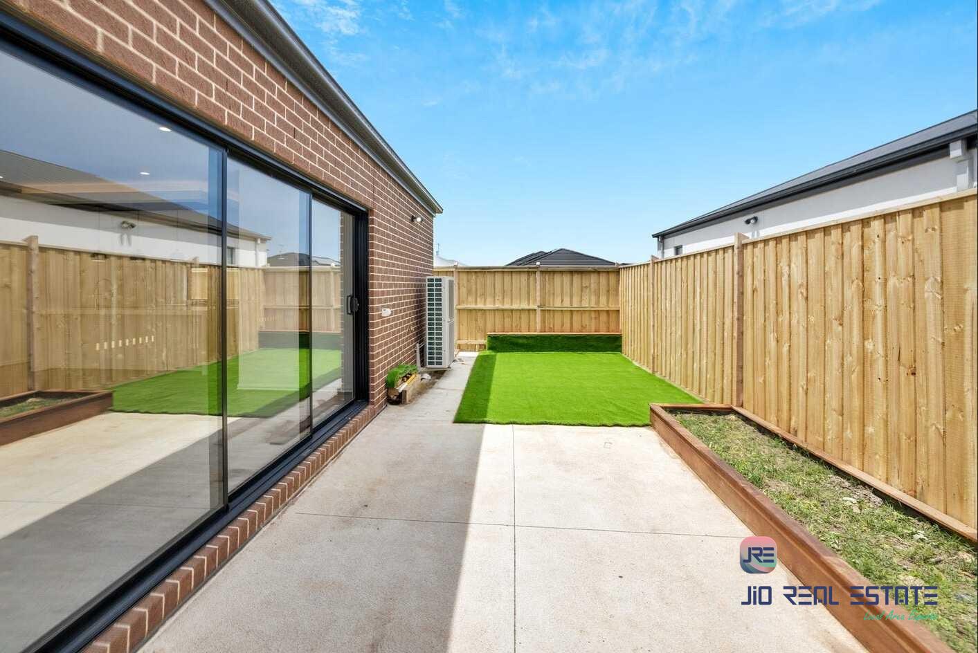 10 Montestella Street, Deanside VIC