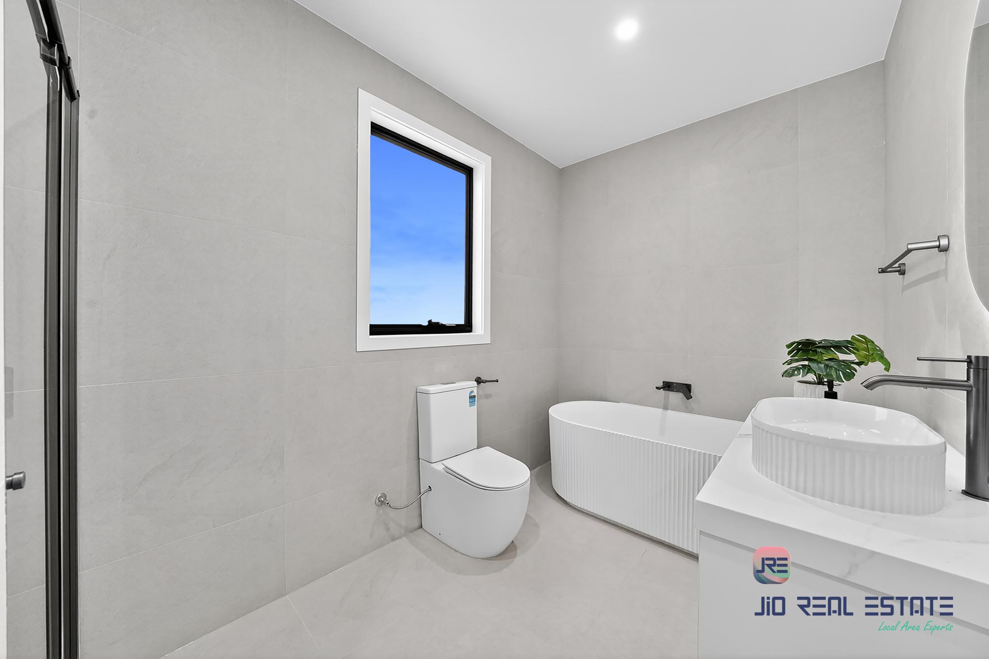 33 Parklea Way, Thornhill Park VIC
