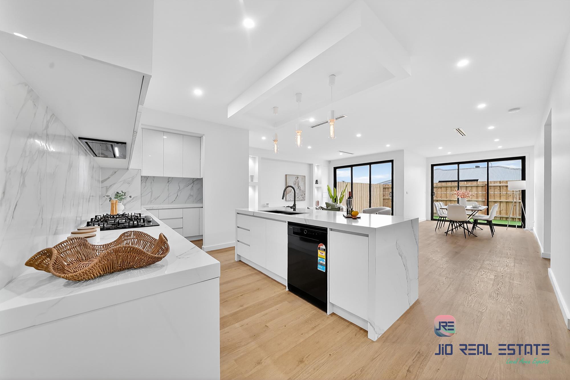 33 Parklea Way, Thornhill Park VIC