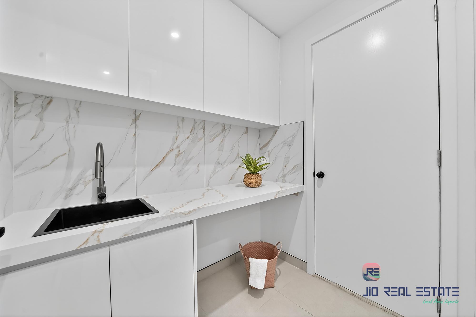 33 Parklea Way, Thornhill Park VIC