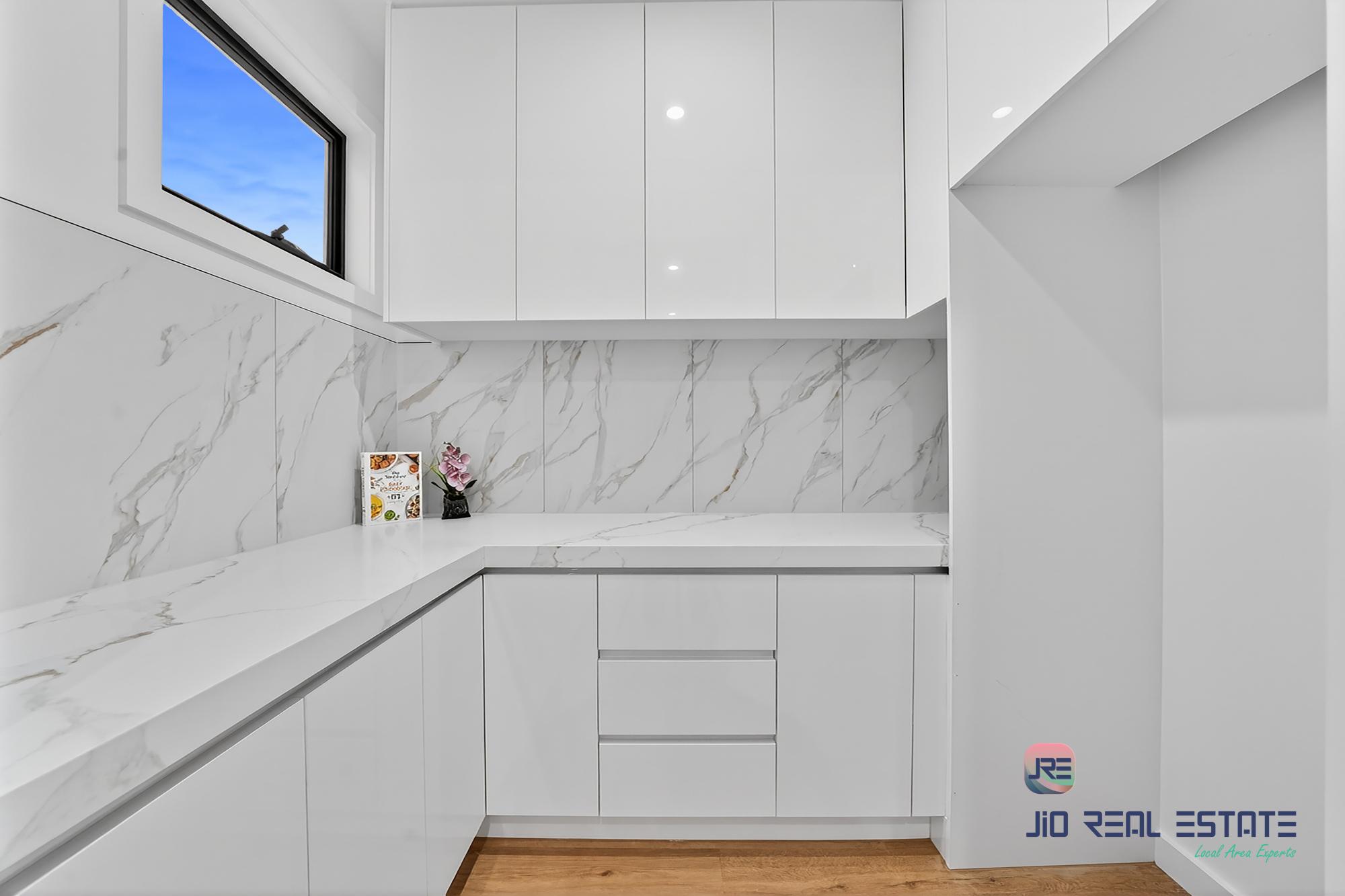 33 Parklea Way, Thornhill Park VIC