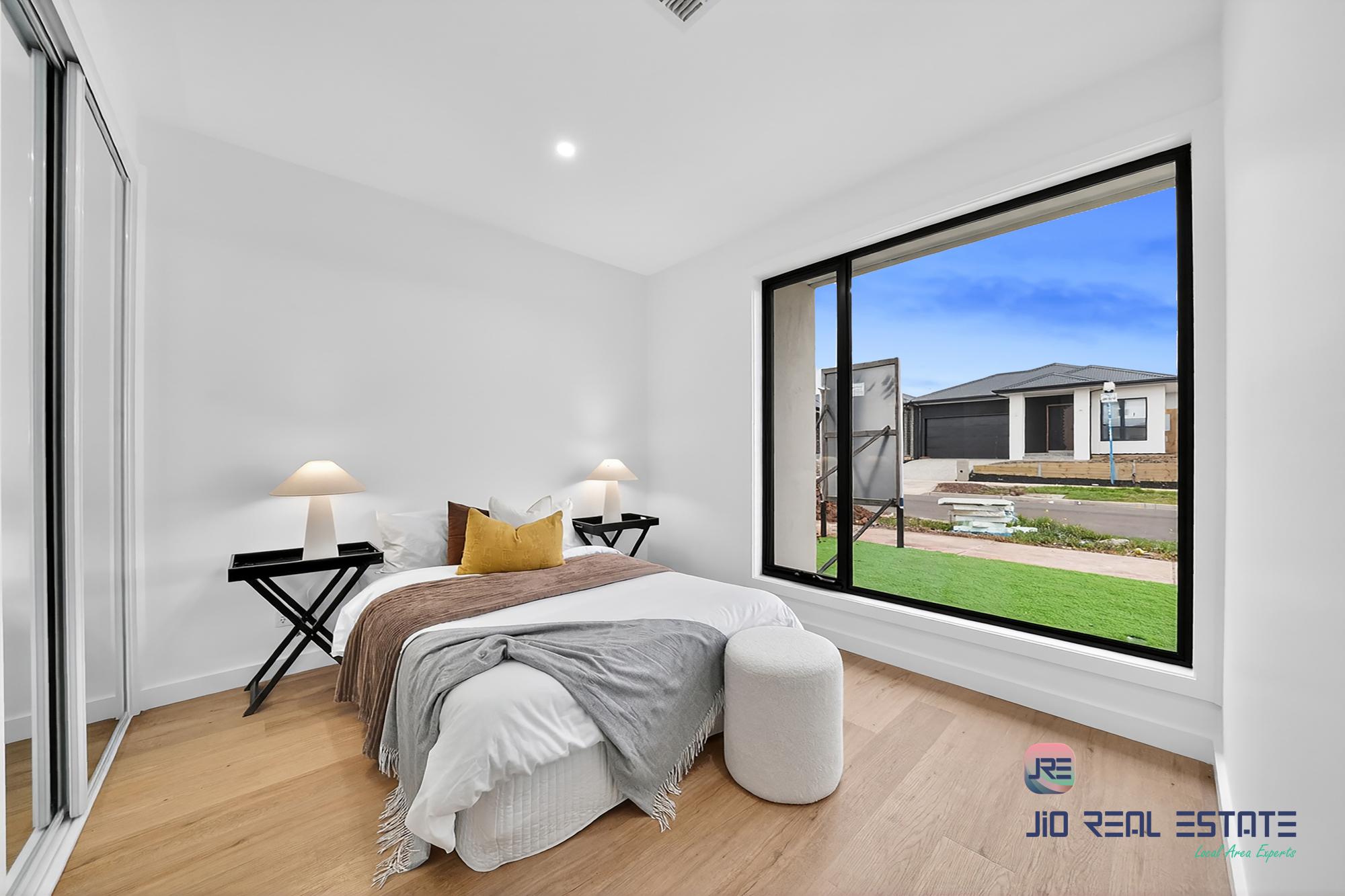 33 Parklea Way, Thornhill Park VIC