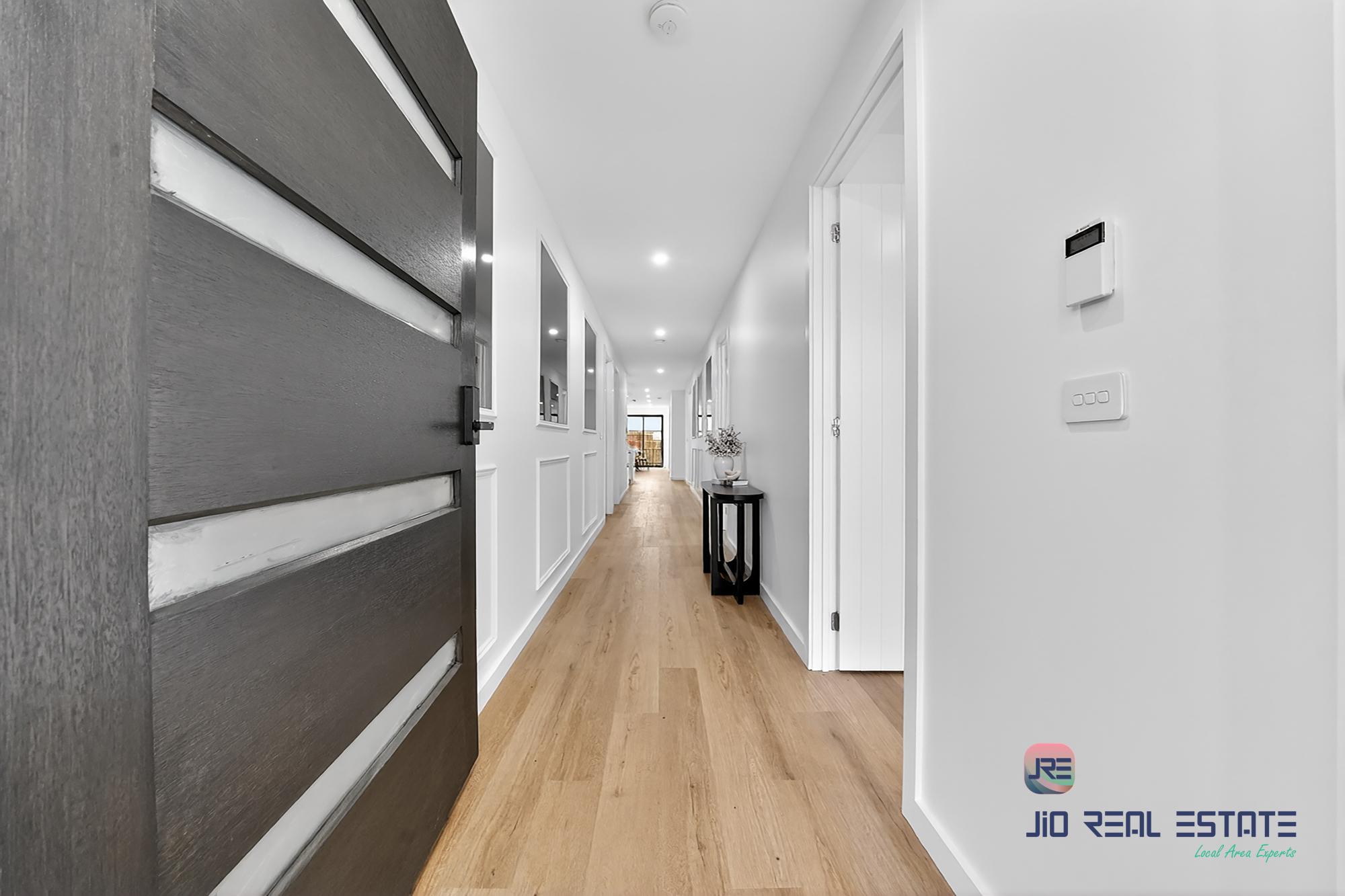 33 Parklea Way, Thornhill Park VIC