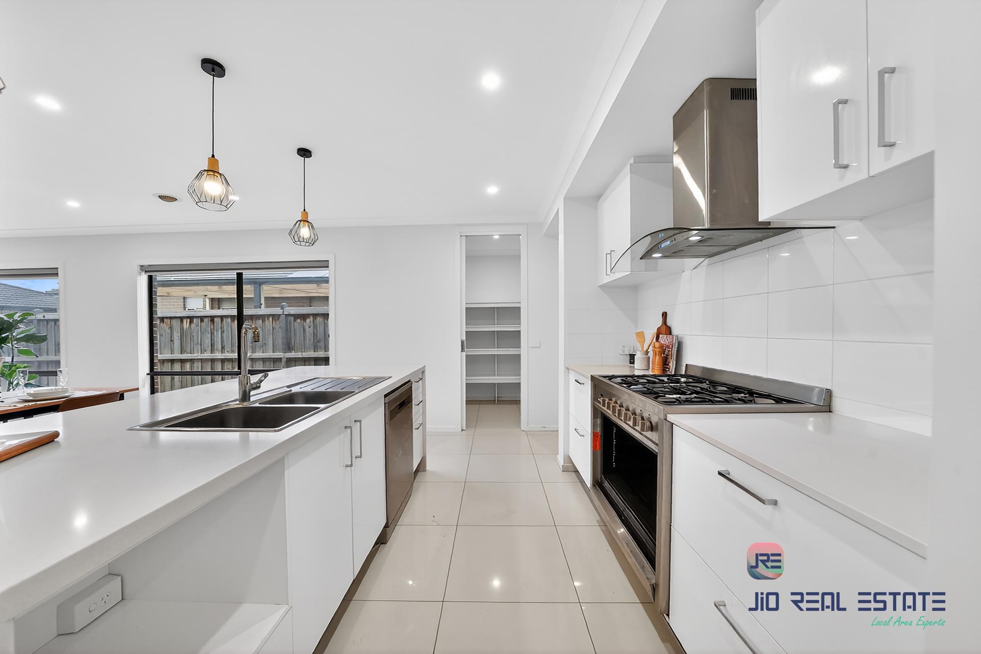 10 Fergus Street, Thornhill Park VIC