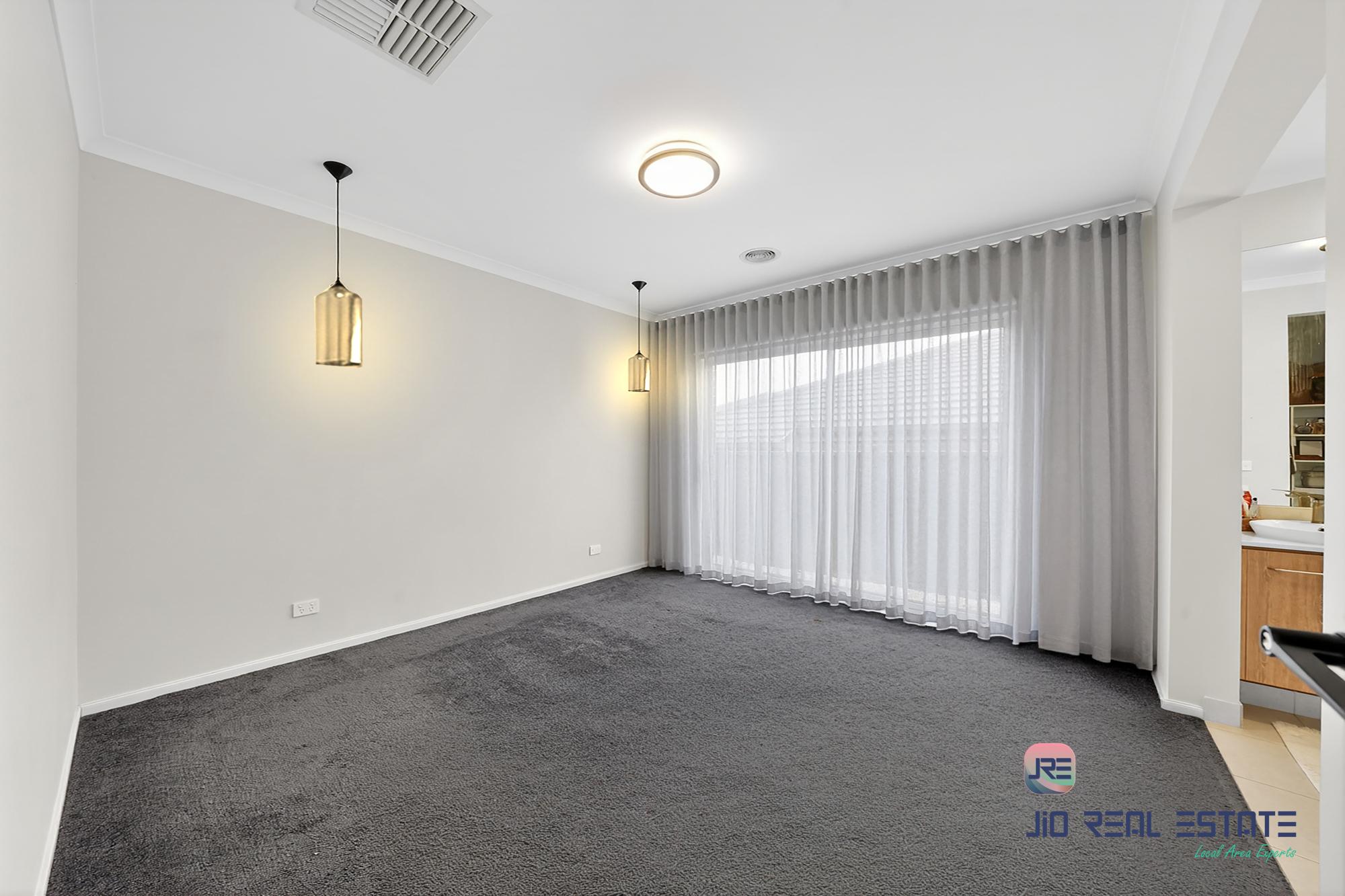 15 Crawford Rise, Cobblebank VIC