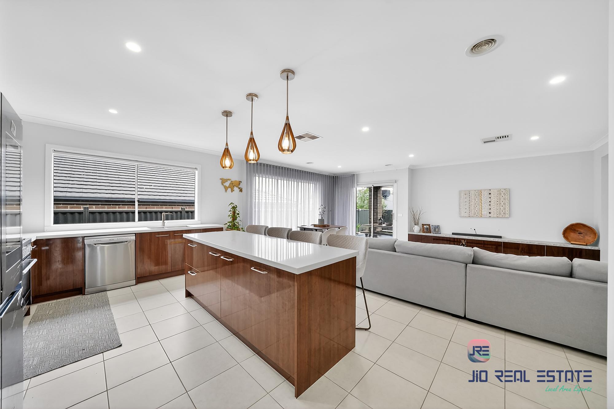 15 Crawford Rise, Cobblebank VIC