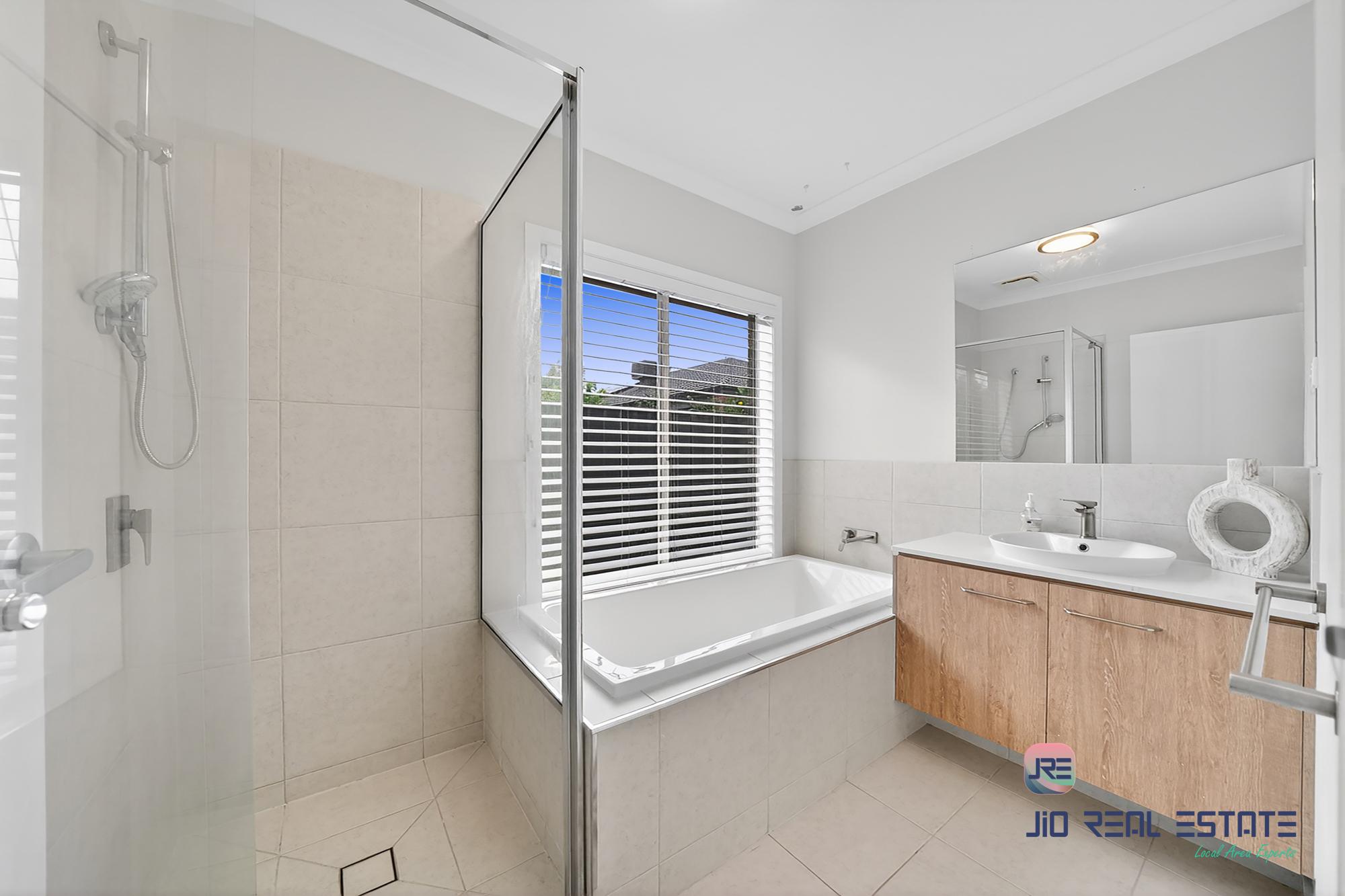 15 Crawford Rise, Cobblebank VIC