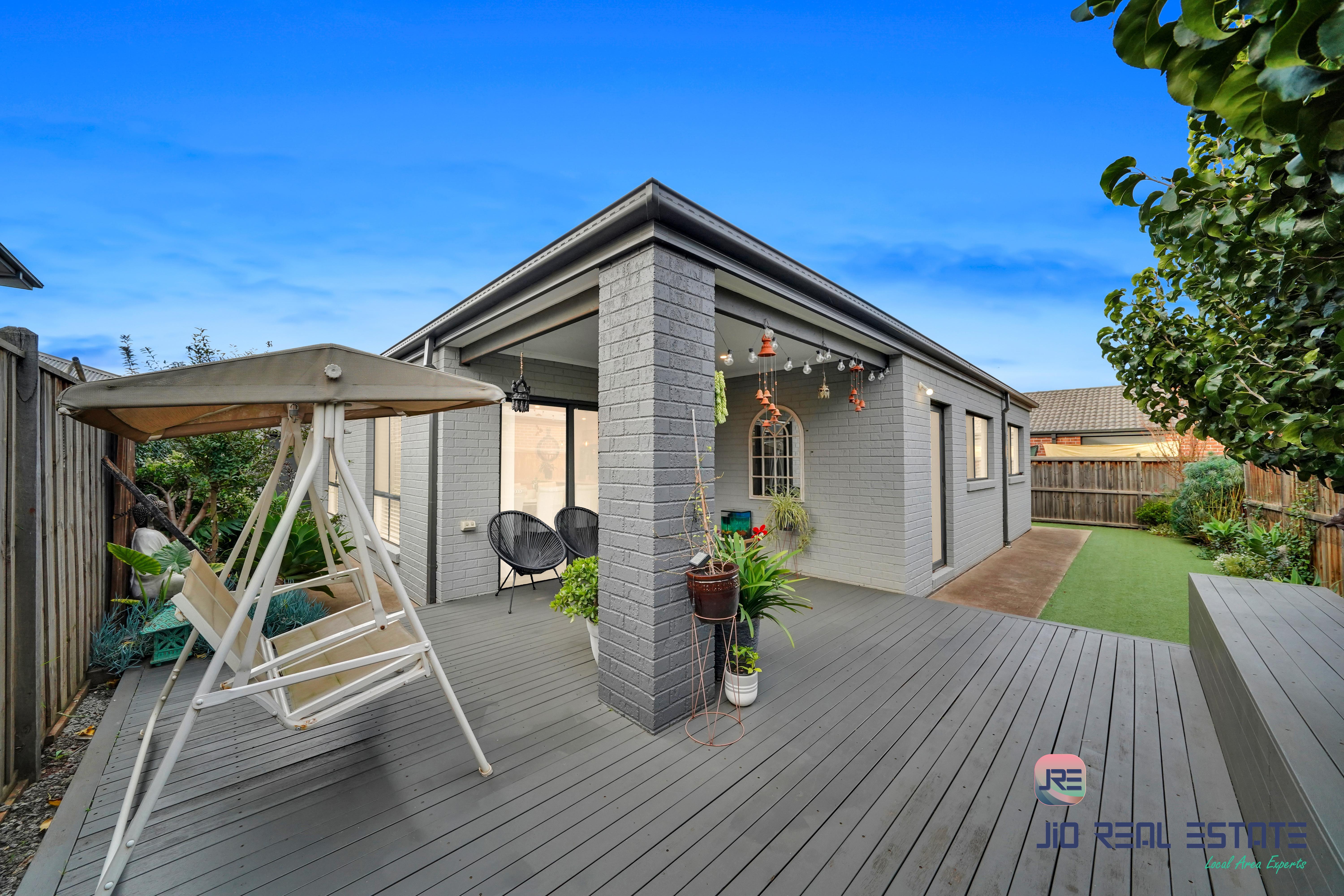 30 Fulham Crescent, Thornhill Park VIC