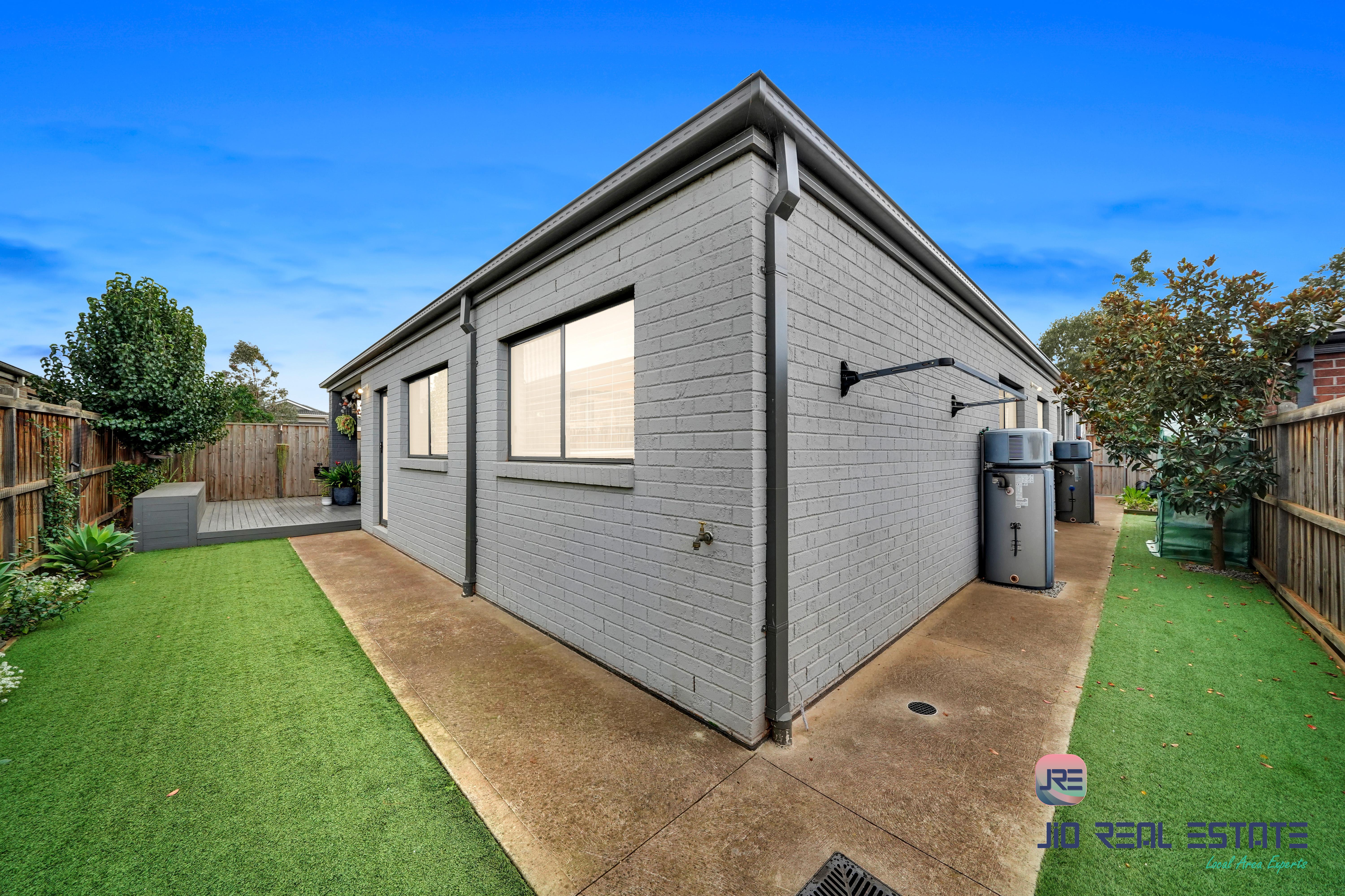 30 Fulham Crescent, Thornhill Park VIC