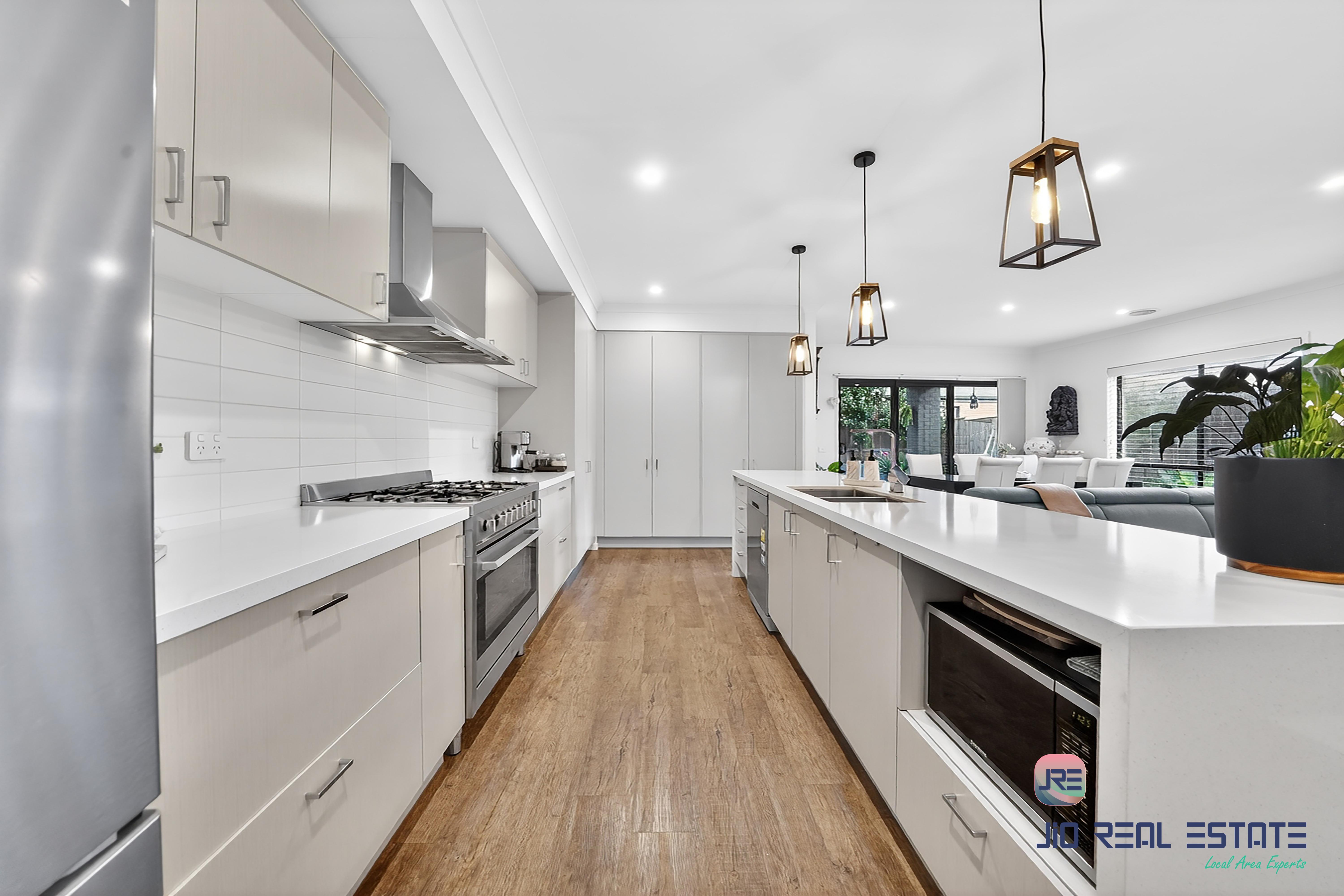 30 Fulham Crescent, Thornhill Park VIC